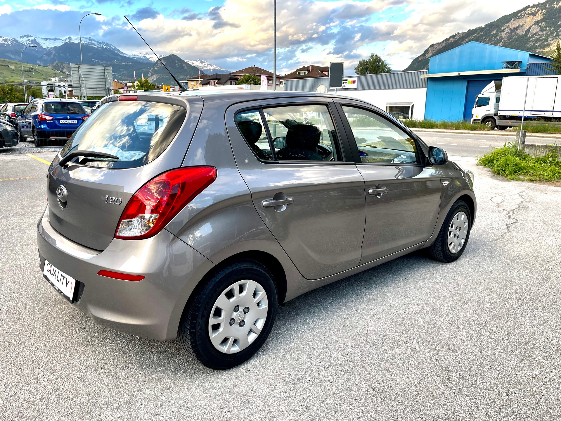 HYUNDAI i20 1.4 Premium-image-8