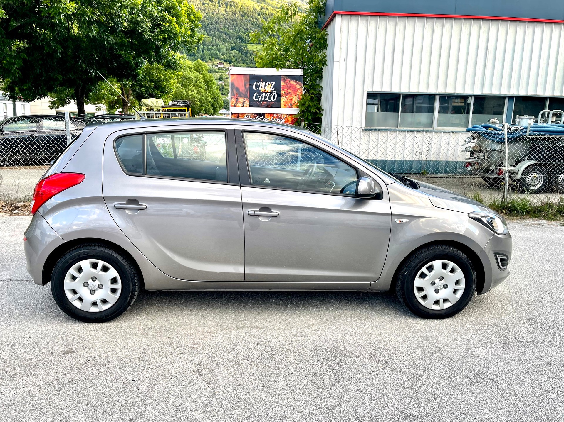 HYUNDAI i20 1.4 Premium-image-16