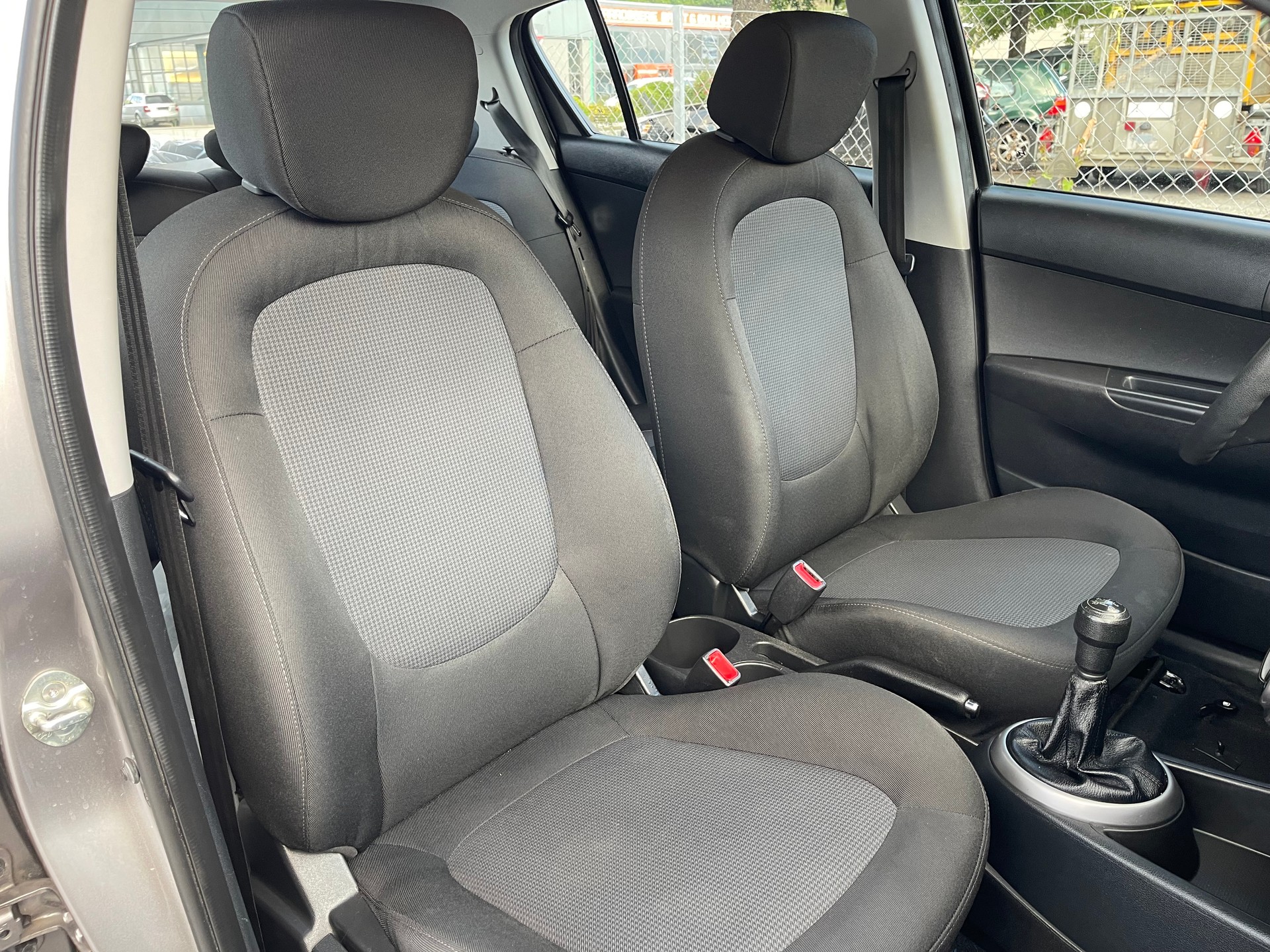 HYUNDAI i20 1.4 Premium-image-19