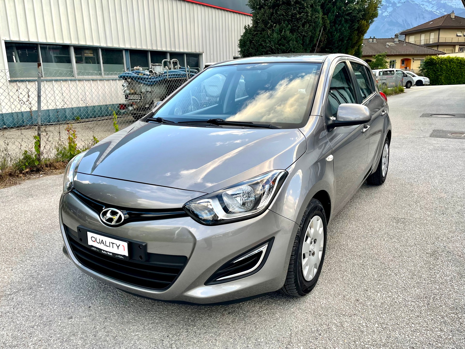 HYUNDAI i20 1.4 Premium-image-25