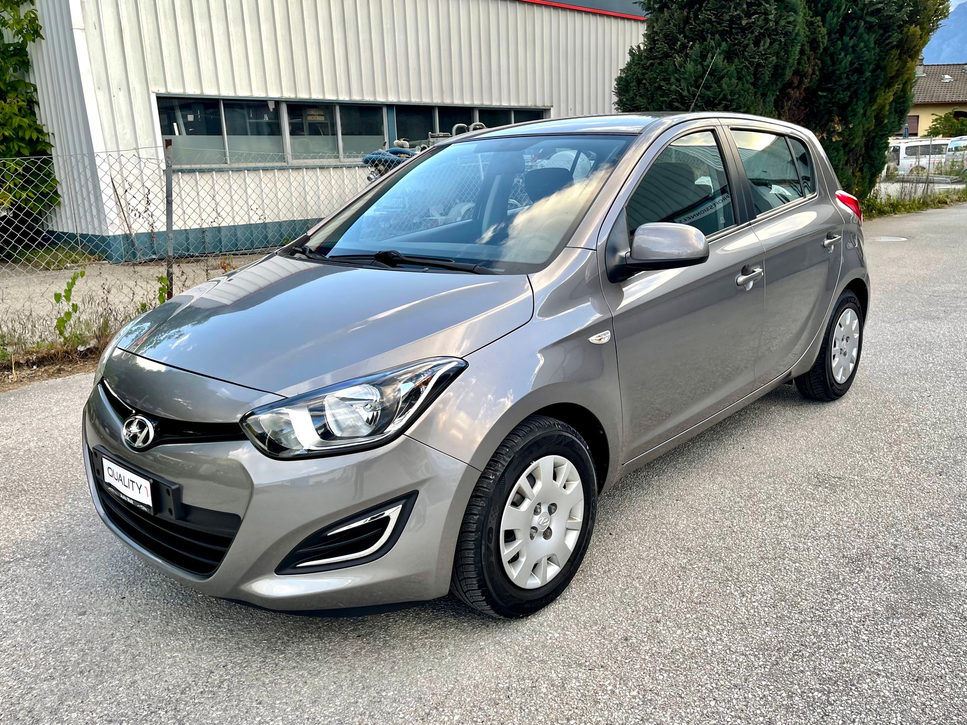 HYUNDAI i20 1.4 Premium-image-9