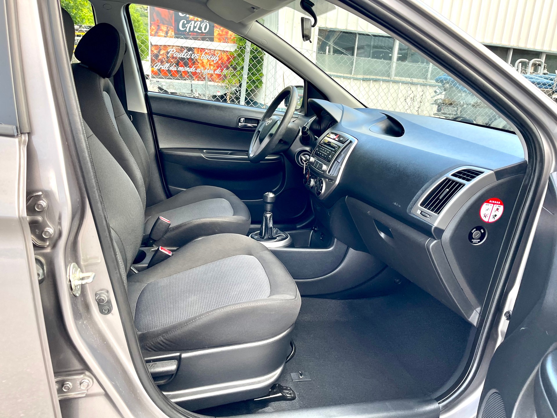 HYUNDAI i20 1.4 Premium-image-18