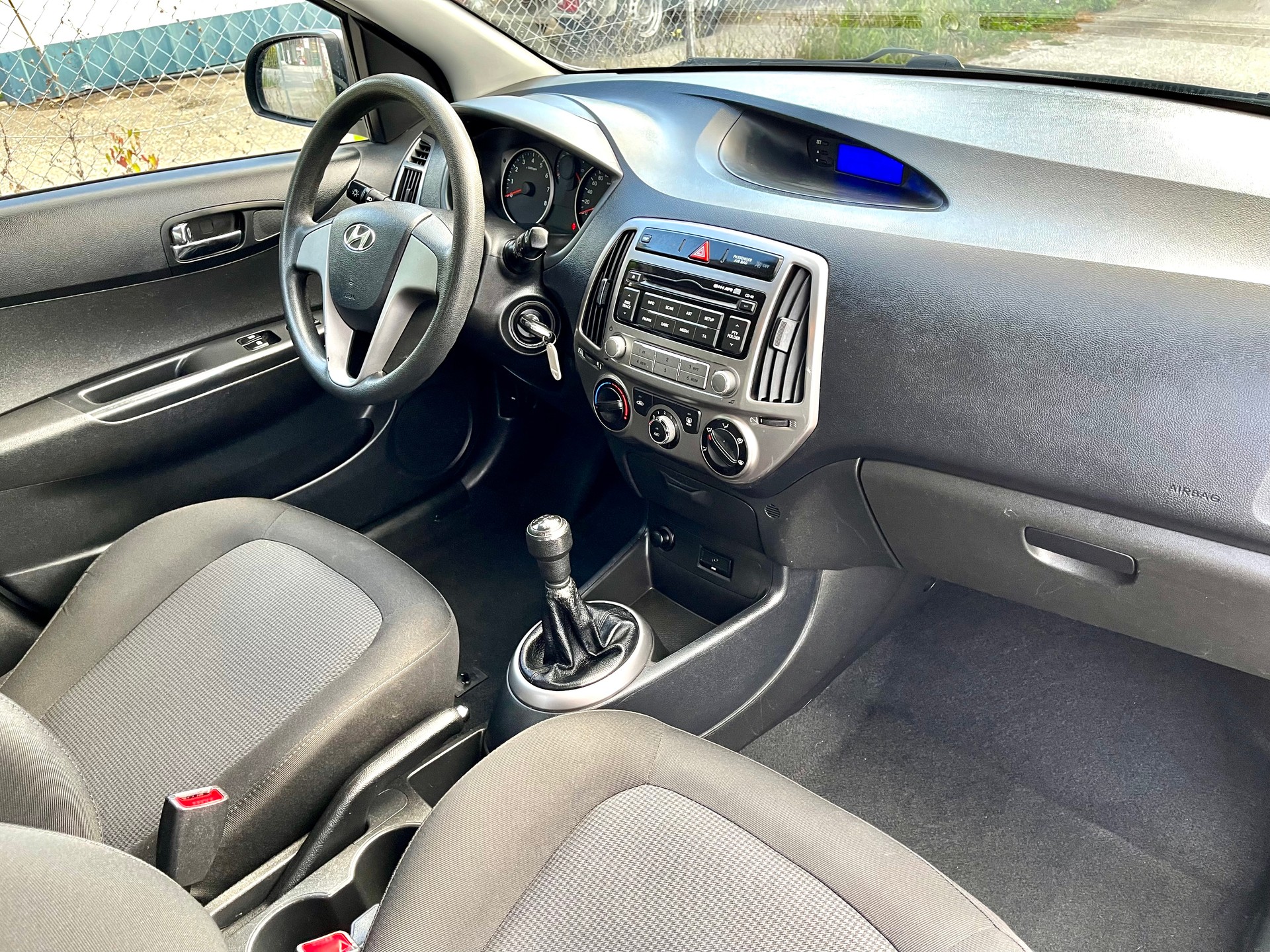 HYUNDAI i20 1.4 Premium-image-15