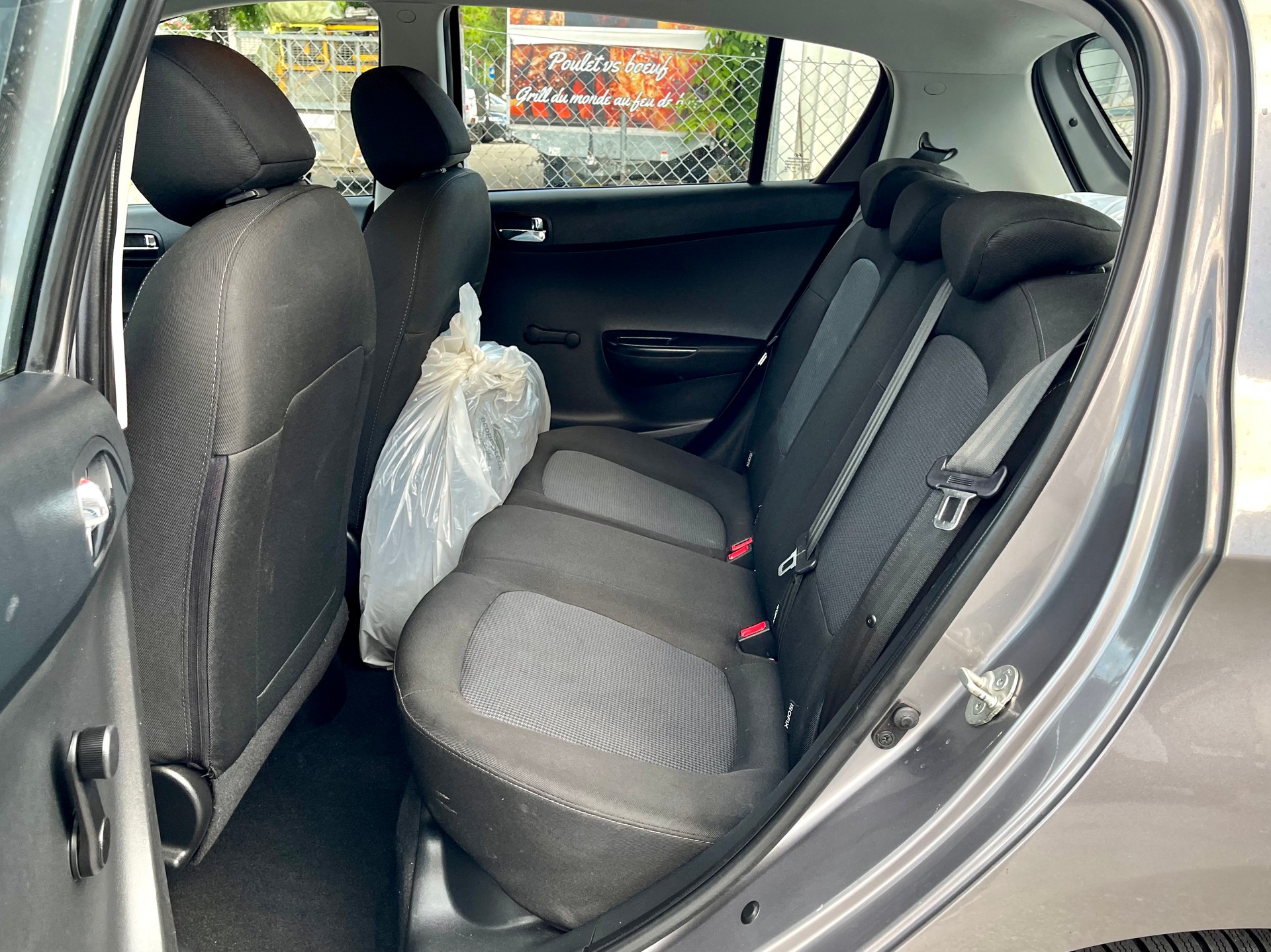 HYUNDAI i20 1.4 Premium-image-12