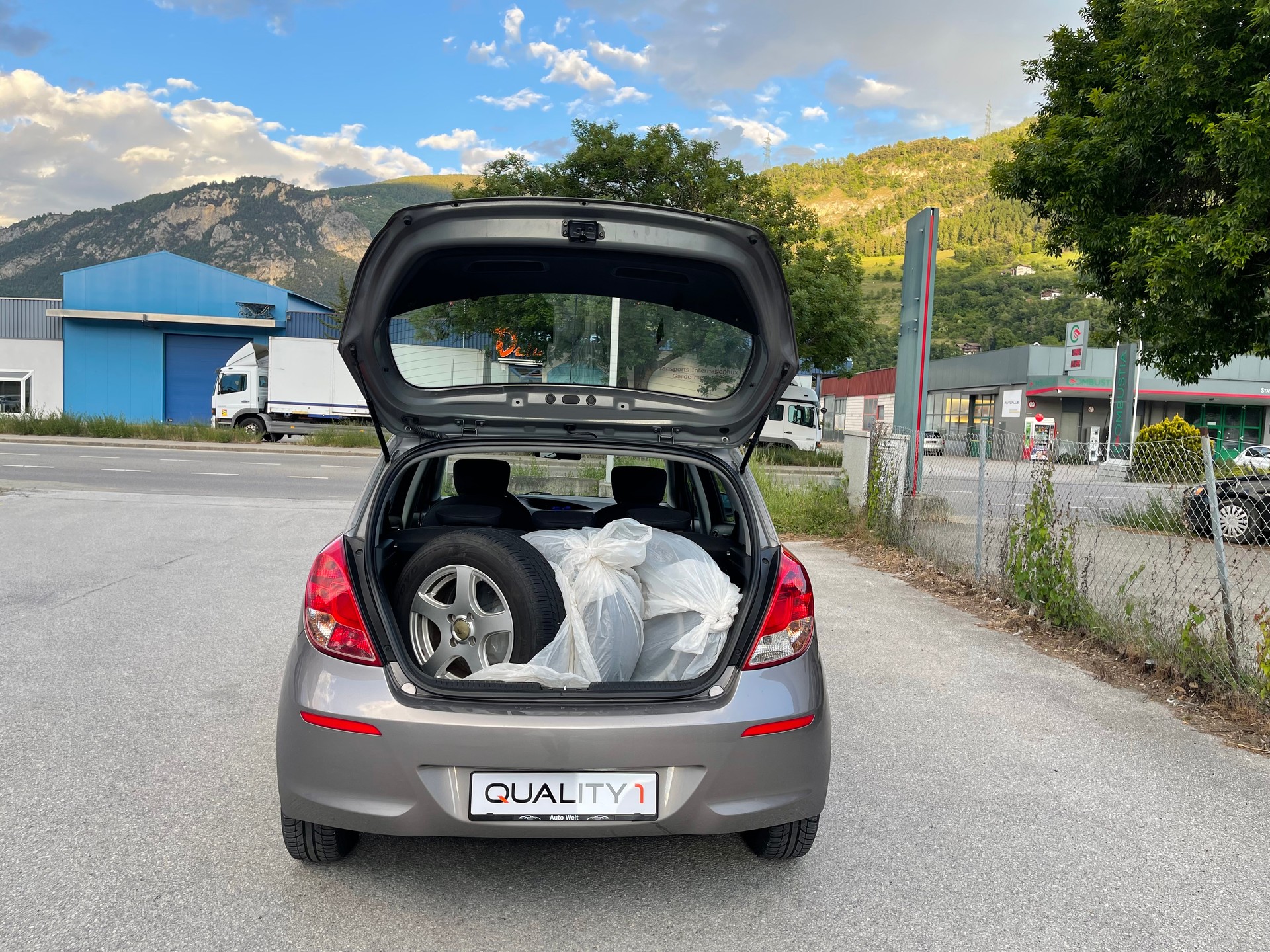 HYUNDAI i20 1.4 Premium-image-4
