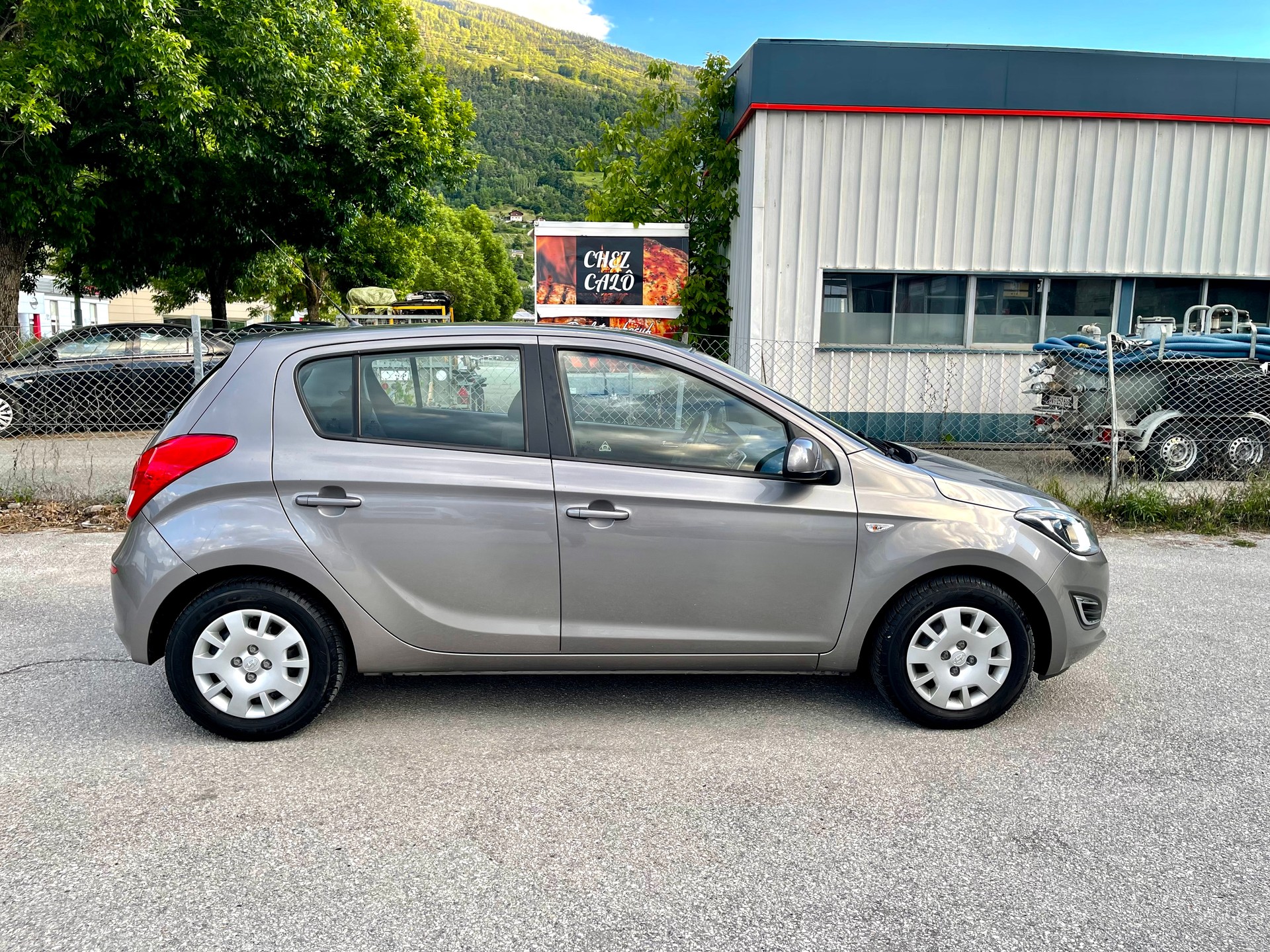 HYUNDAI i20 1.4 Premium-image-10