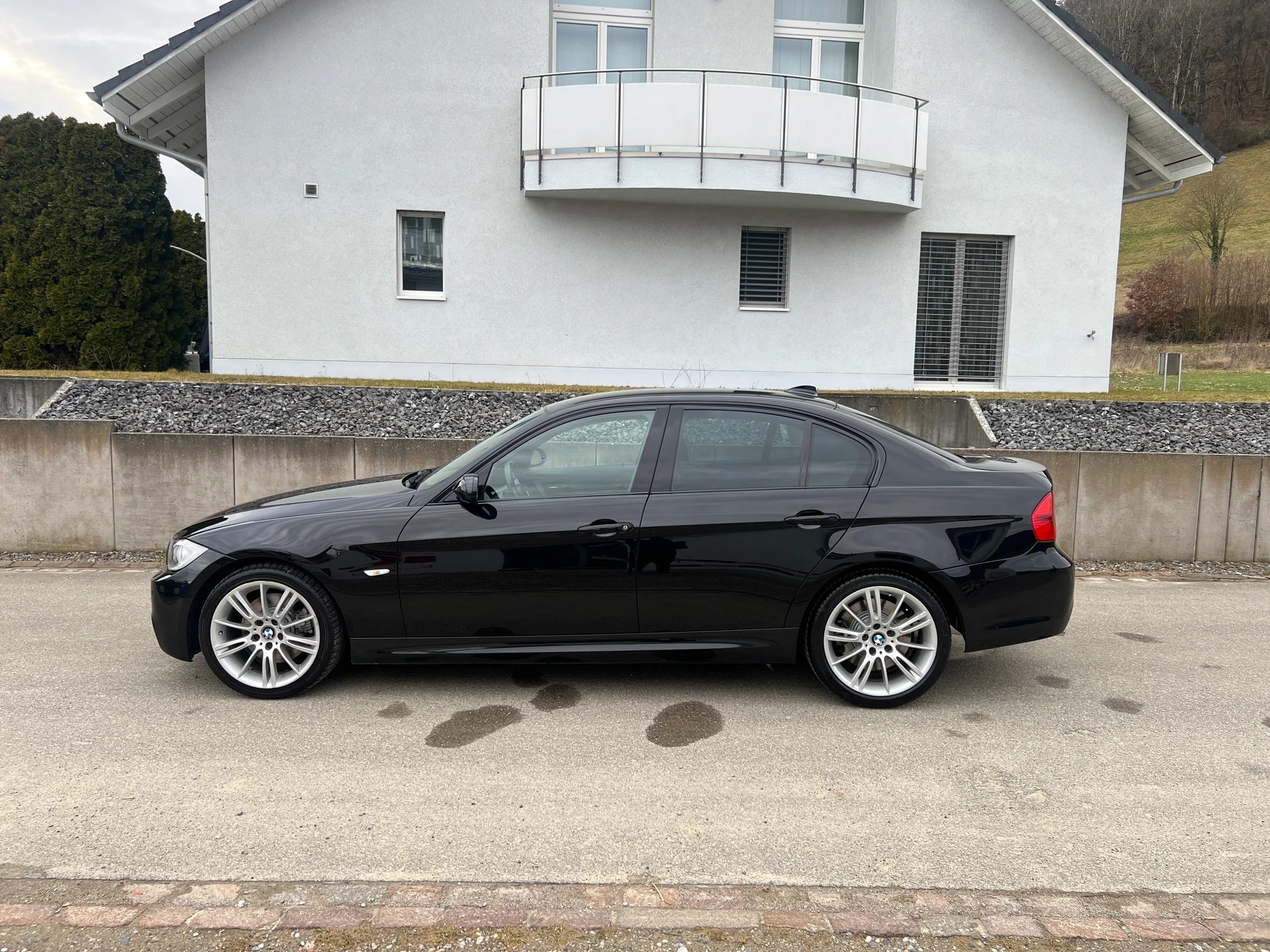 BMW 330xd * M - SPORTPAKET * Leder * Automat * Xenon * Navi *