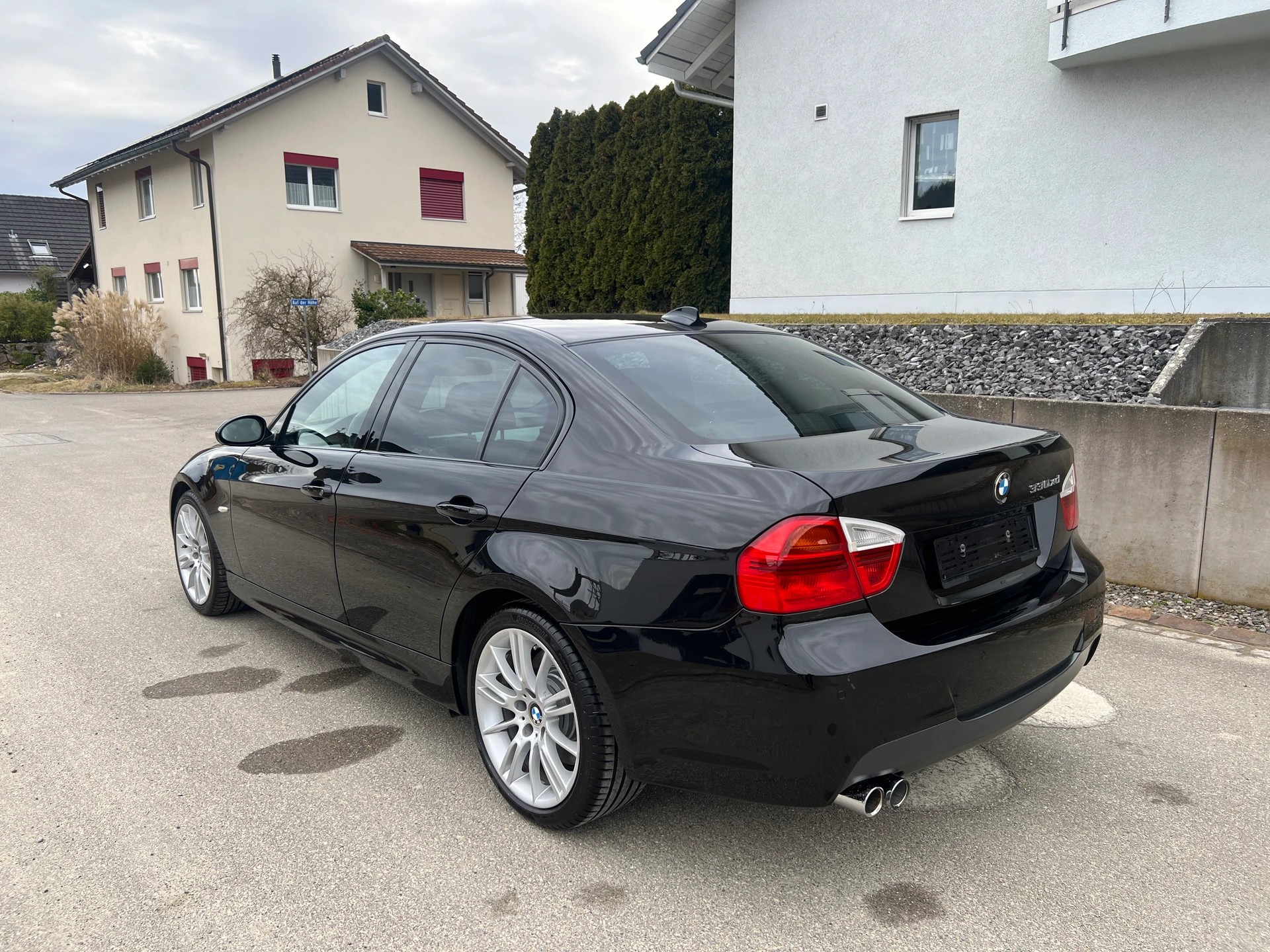BMW 330xd * M - SPORTPAKET * Leder * Automat * Xenon * Navi *-image-3