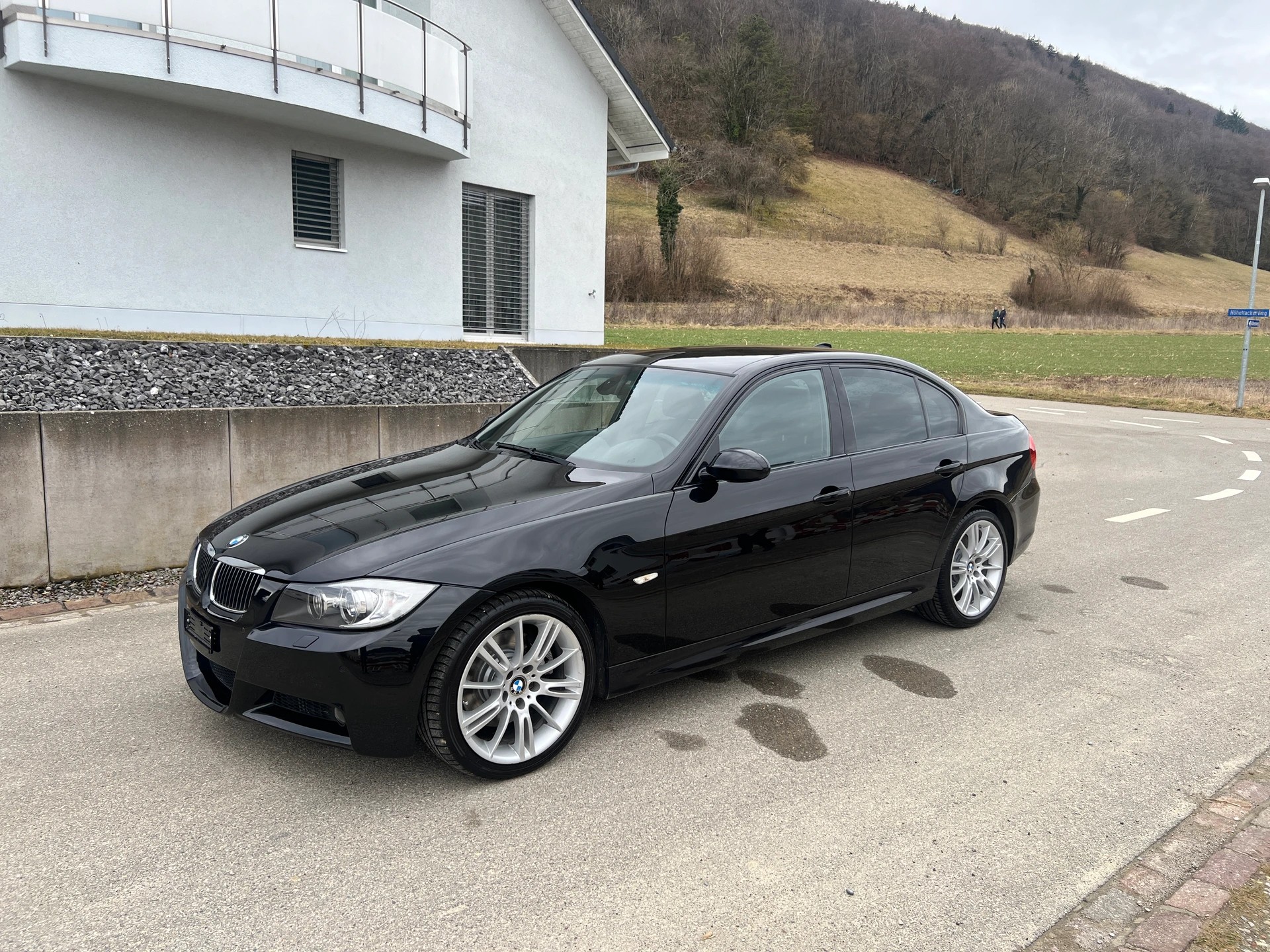 BMW 330xd * M - SPORTPAKET * Leder * Automat * Xenon * Navi *-image-1