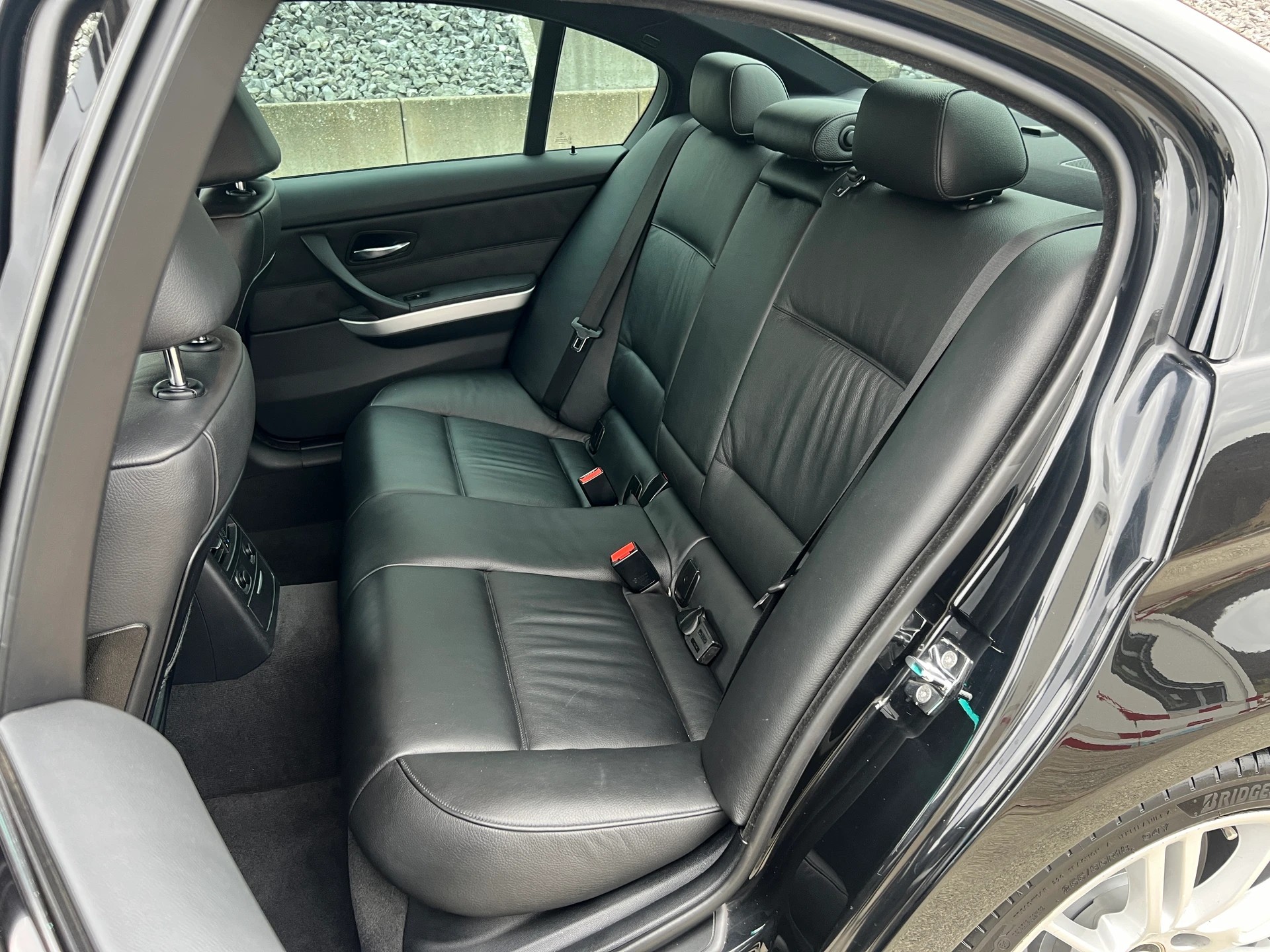 BMW 330xd * M - SPORTPAKET * Leder * Automat * Xenon * Navi *-image-14