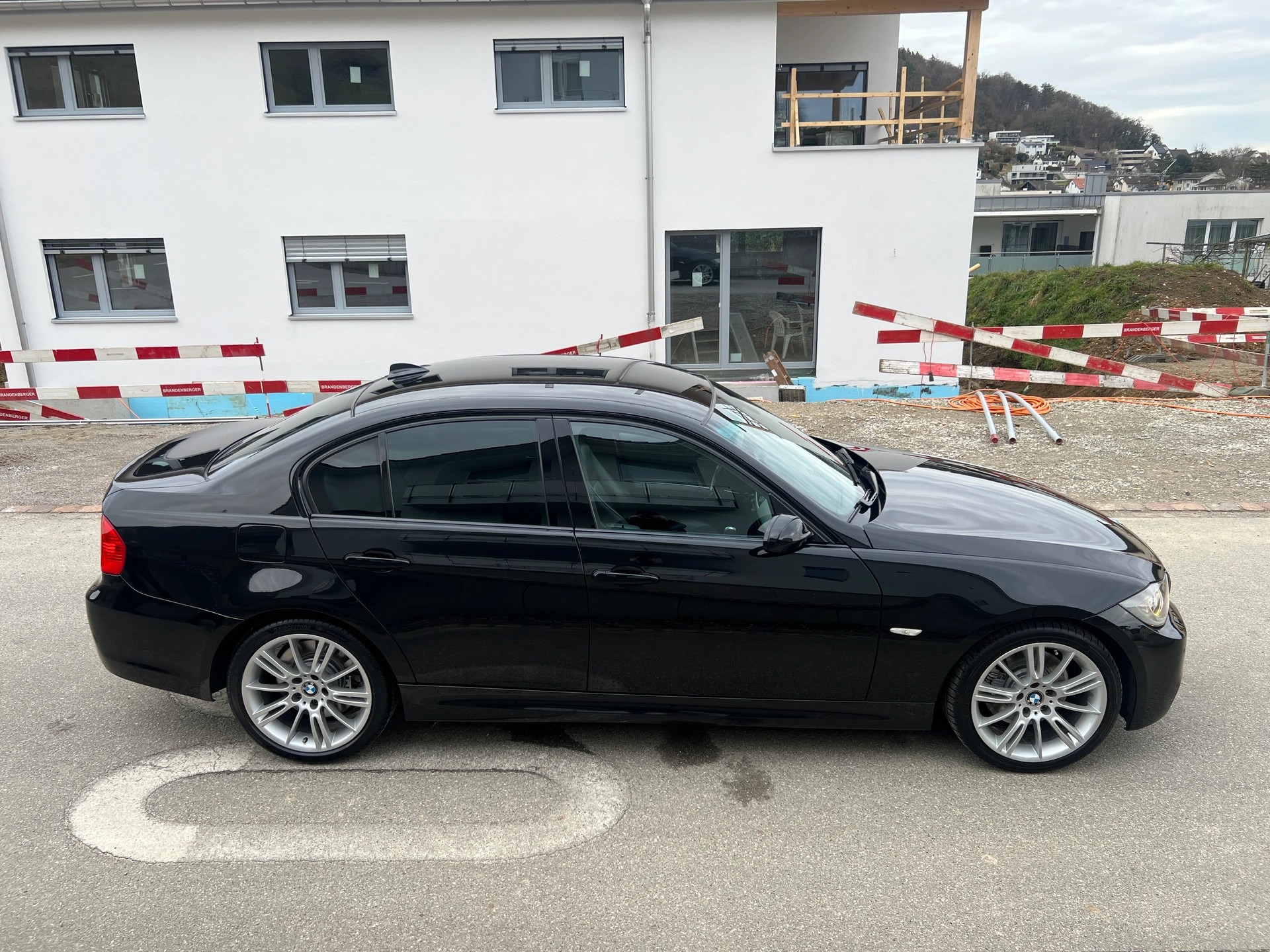 BMW 330xd * M - SPORTPAKET * Leder * Automat * Xenon * Navi *-image-7