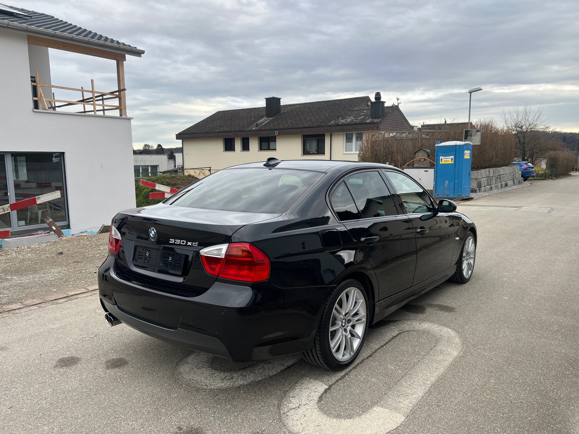 BMW 330xd * M - SPORTPAKET * Leder * Automat * Xenon * Navi *-image-4
