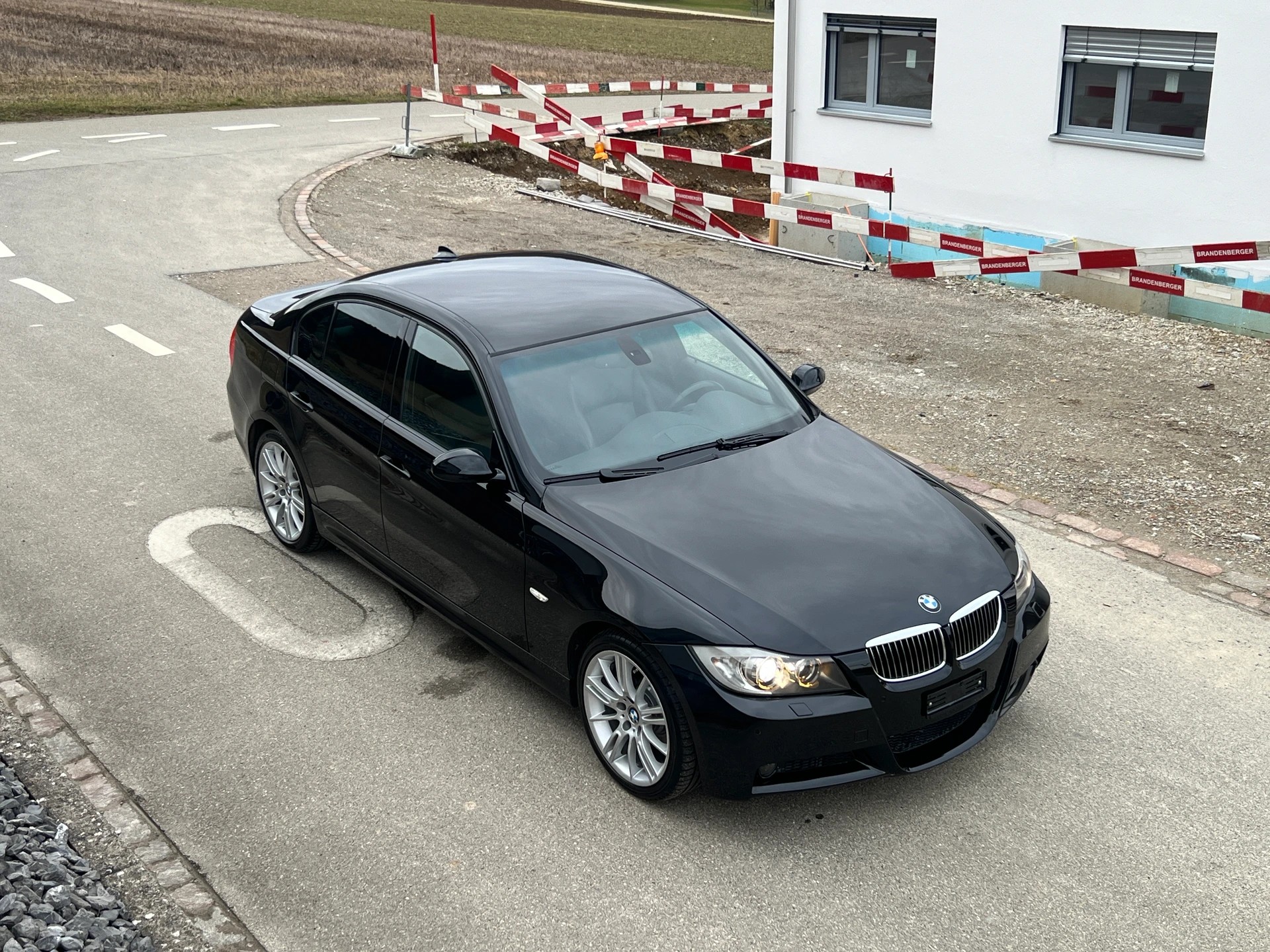 BMW 330xd * M - SPORTPAKET * Leder * Automat * Xenon * Navi *-image-8