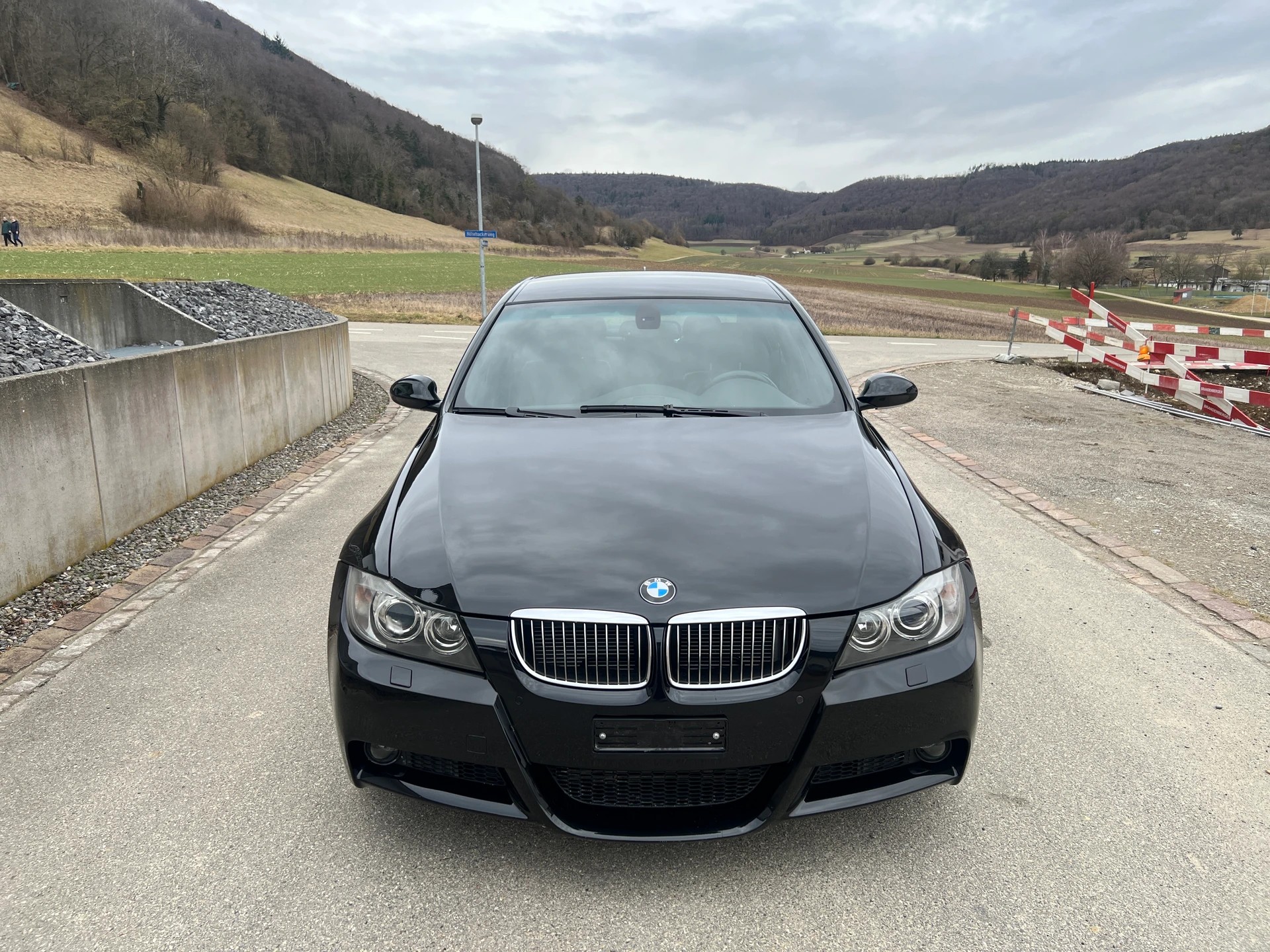 BMW 330xd * M - SPORTPAKET * Leder * Automat * Xenon * Navi *-image-2