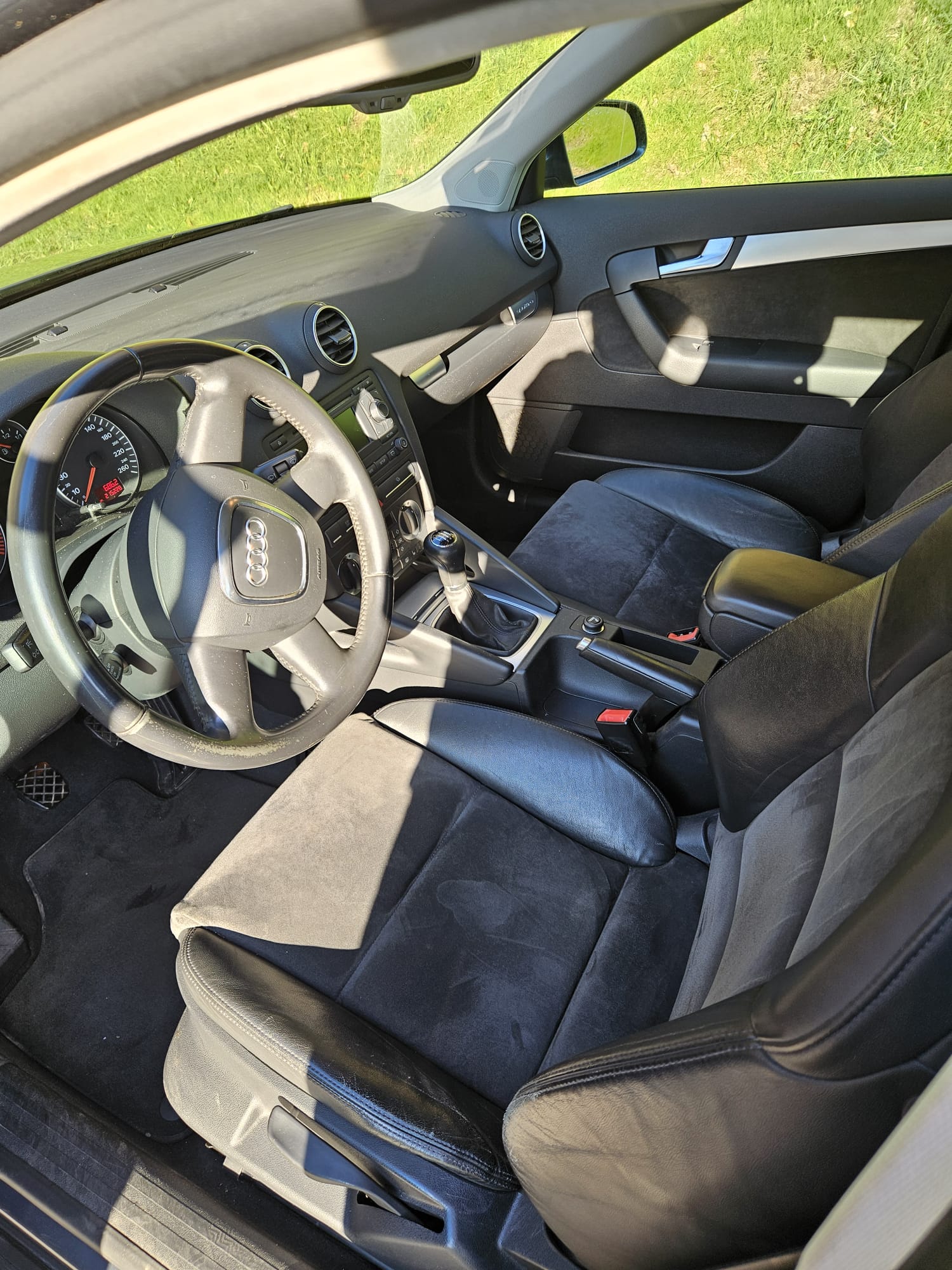 AUDI A3 Sportback 2.0 TDI Ambition quattro-image-4