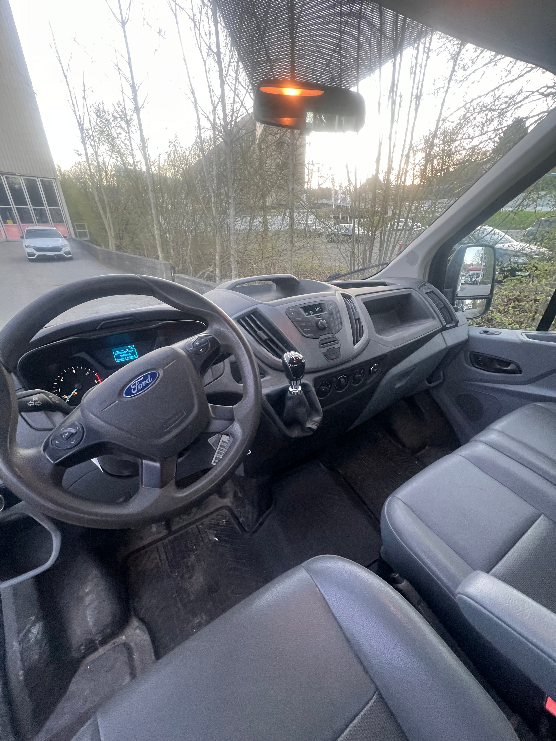 FORD Transit 350 L4 Ambiente 2.0 TDCi 130 FWD-image-7