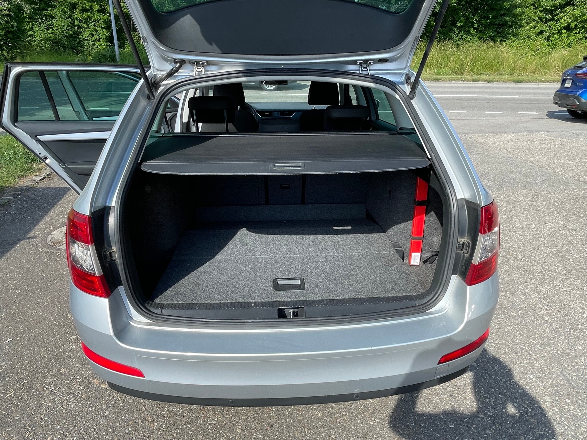 SKODA Octavia Combi 1.6 TDI Elegance 4x4-image-11