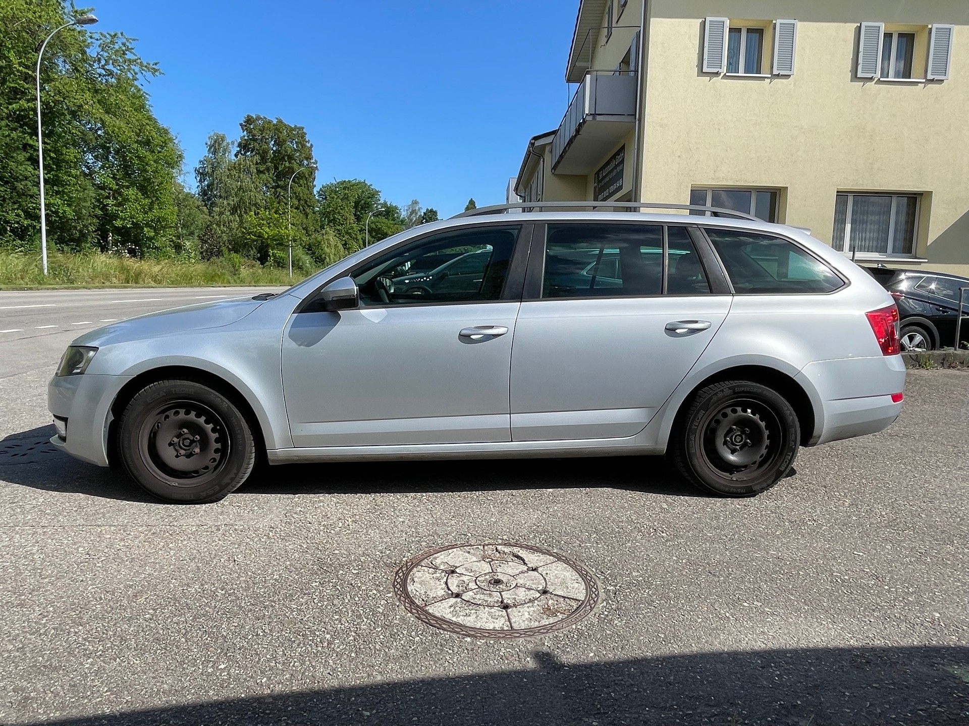 SKODA Octavia Combi 1.6 TDI Elegance 4x4-image-1