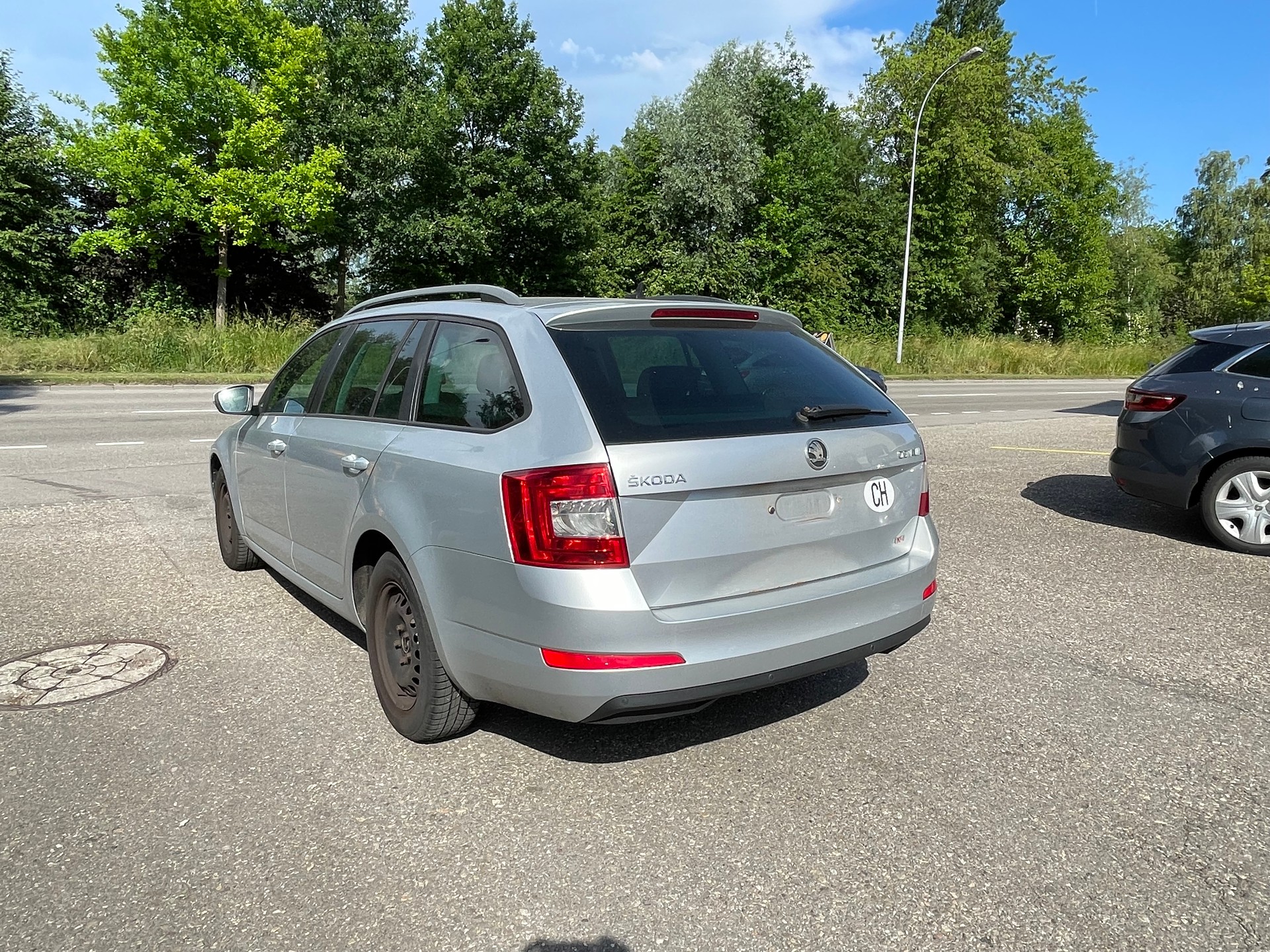 SKODA Octavia Combi 1.6 TDI Elegance 4x4-image-2