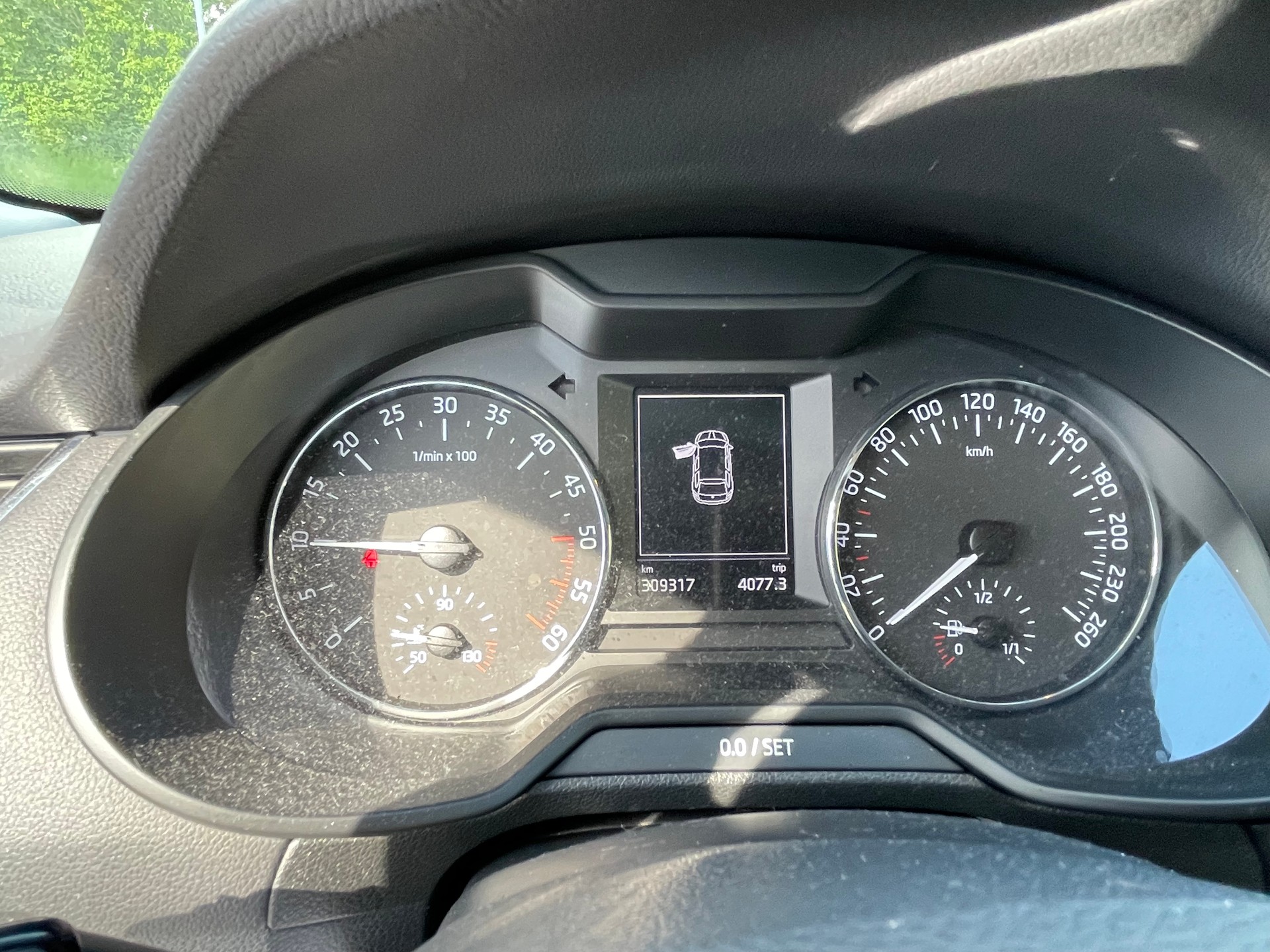 SKODA Octavia Combi 1.6 TDI Elegance 4x4-image-15
