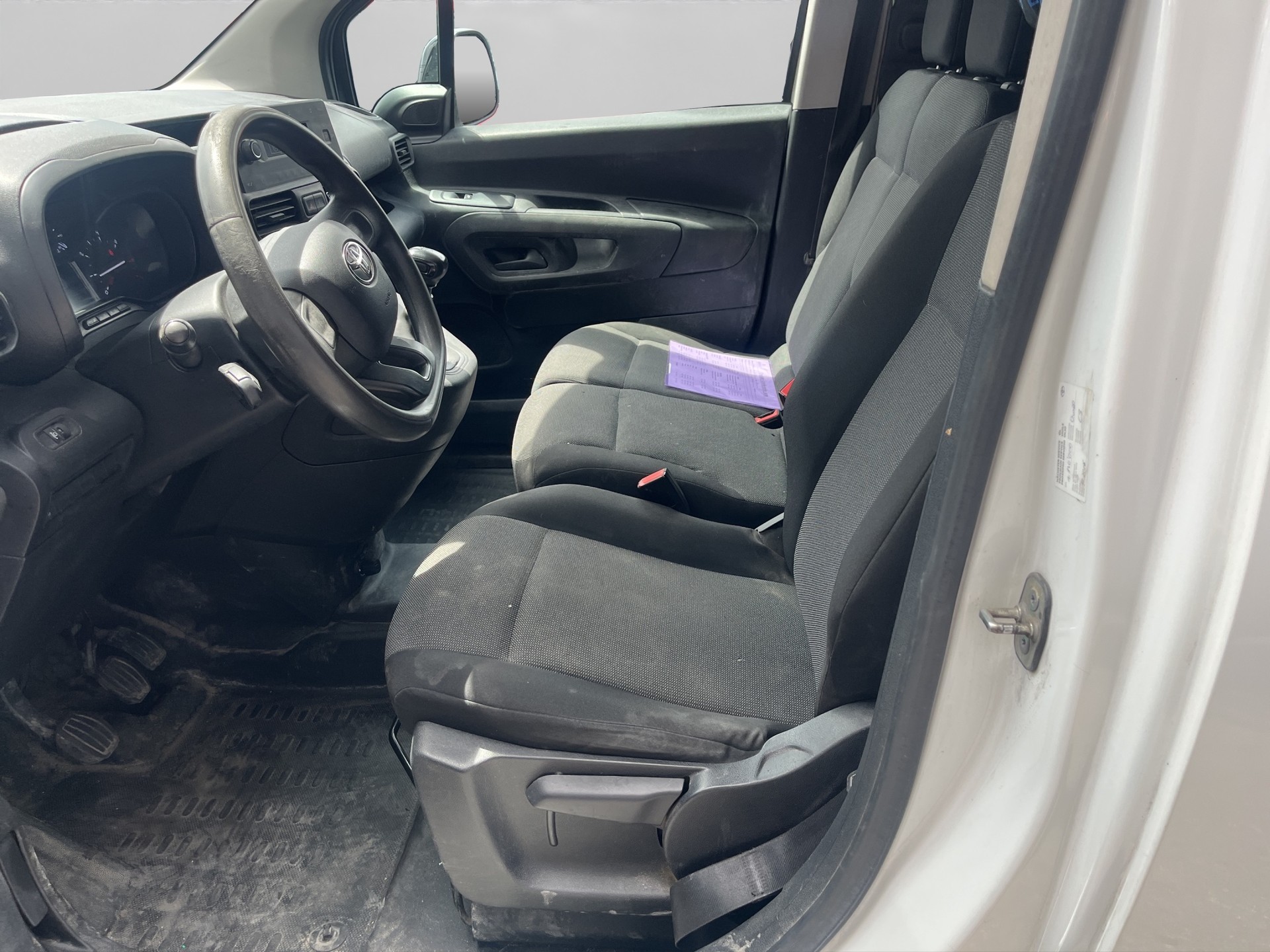 TOYOTA Proace City Van 1.5D Active Medium-image-6