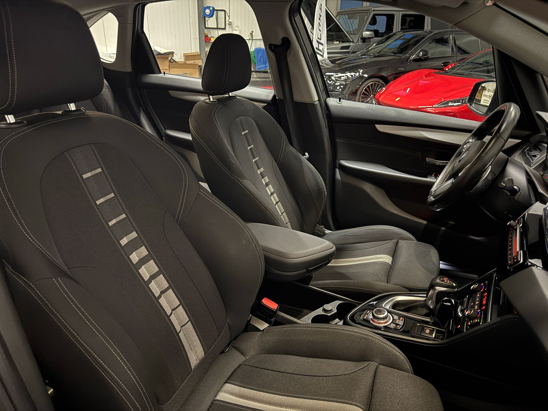 BMW 225i xDrive SAG Active Tourer-image-10