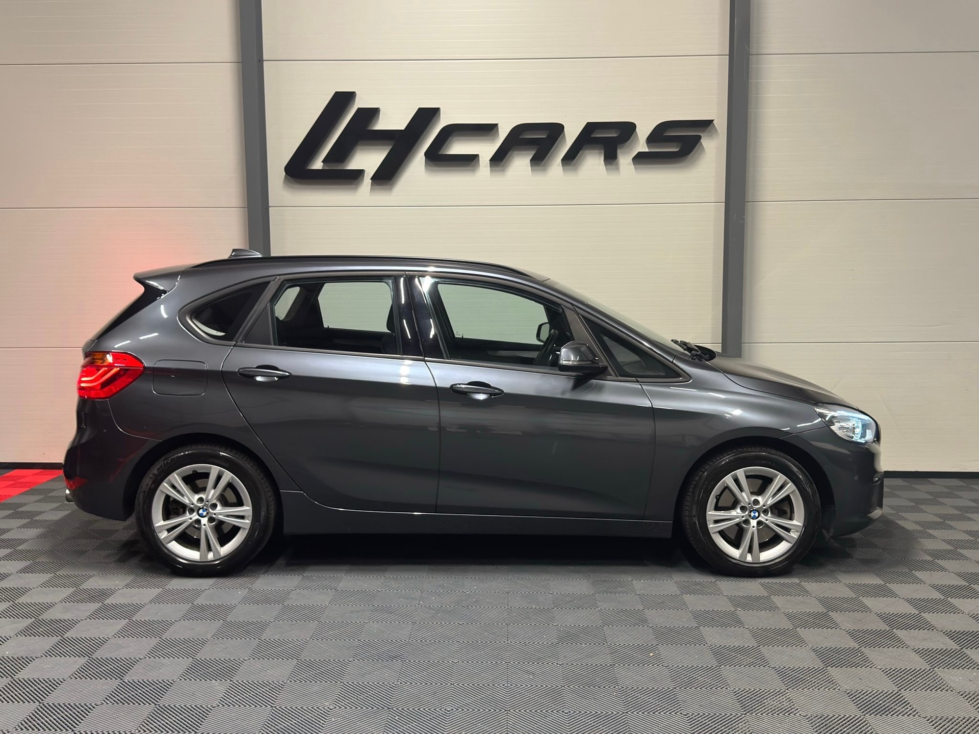 BMW 225i xDrive SAG Active Tourer-image-3