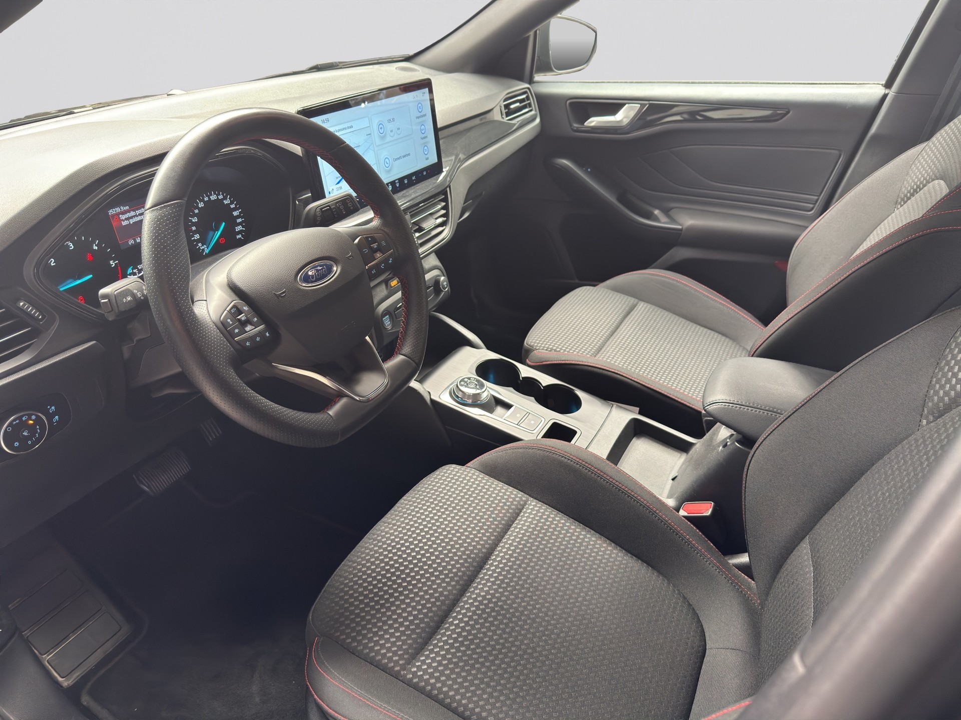 FORD Focus 1.5 TDCi EcoBlue ST-Line Automatic-image-6