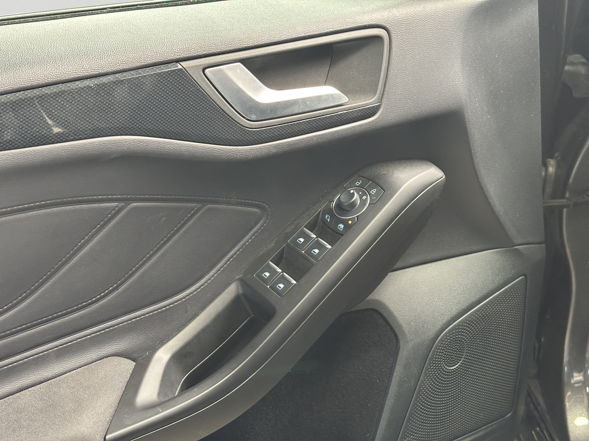 FORD Focus 1.5 TDCi EcoBlue ST-Line Automatic-image-8