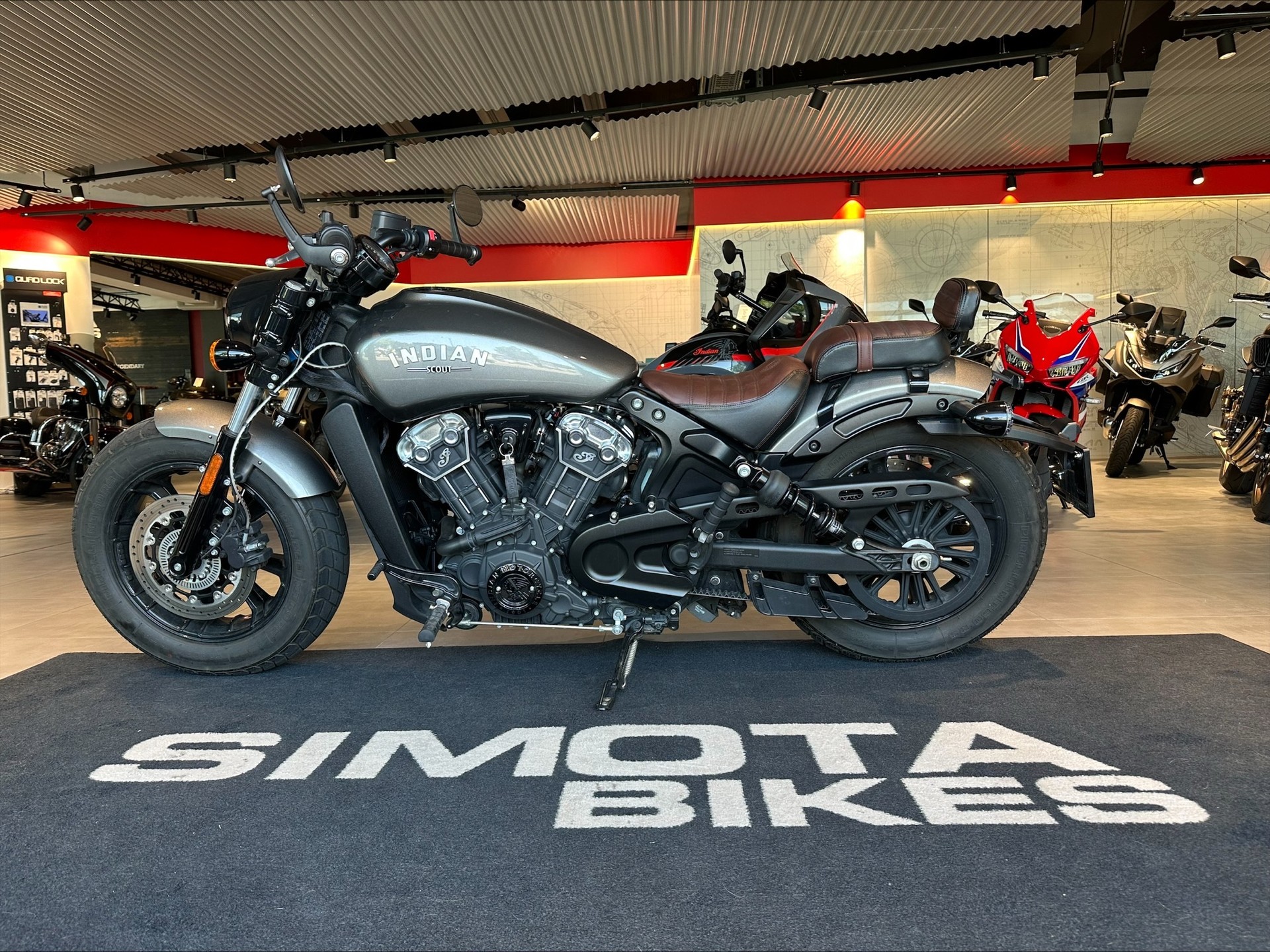 INDIAN Scout Bobber-showroom-element-1
