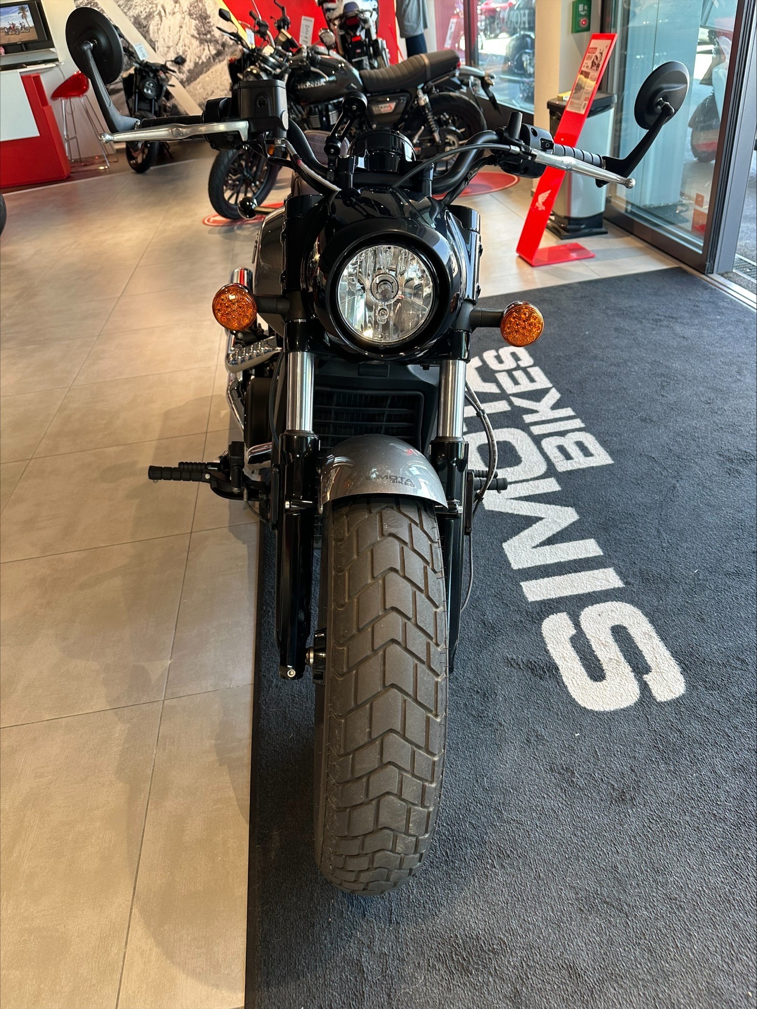 INDIAN Scout Bobber-showroom-element-3