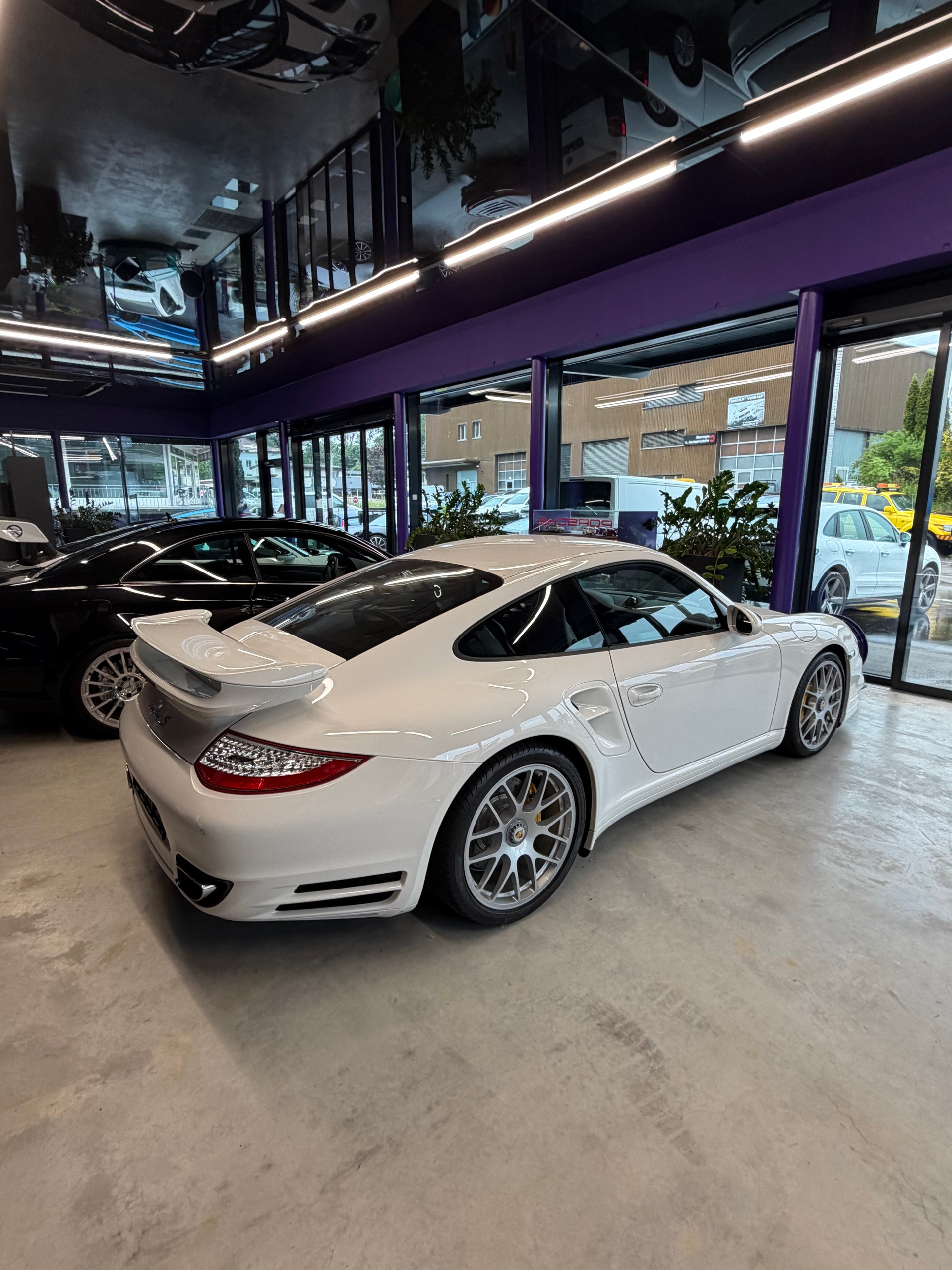 PORSCHE 911 Turbo S PDK-showroom-element-1