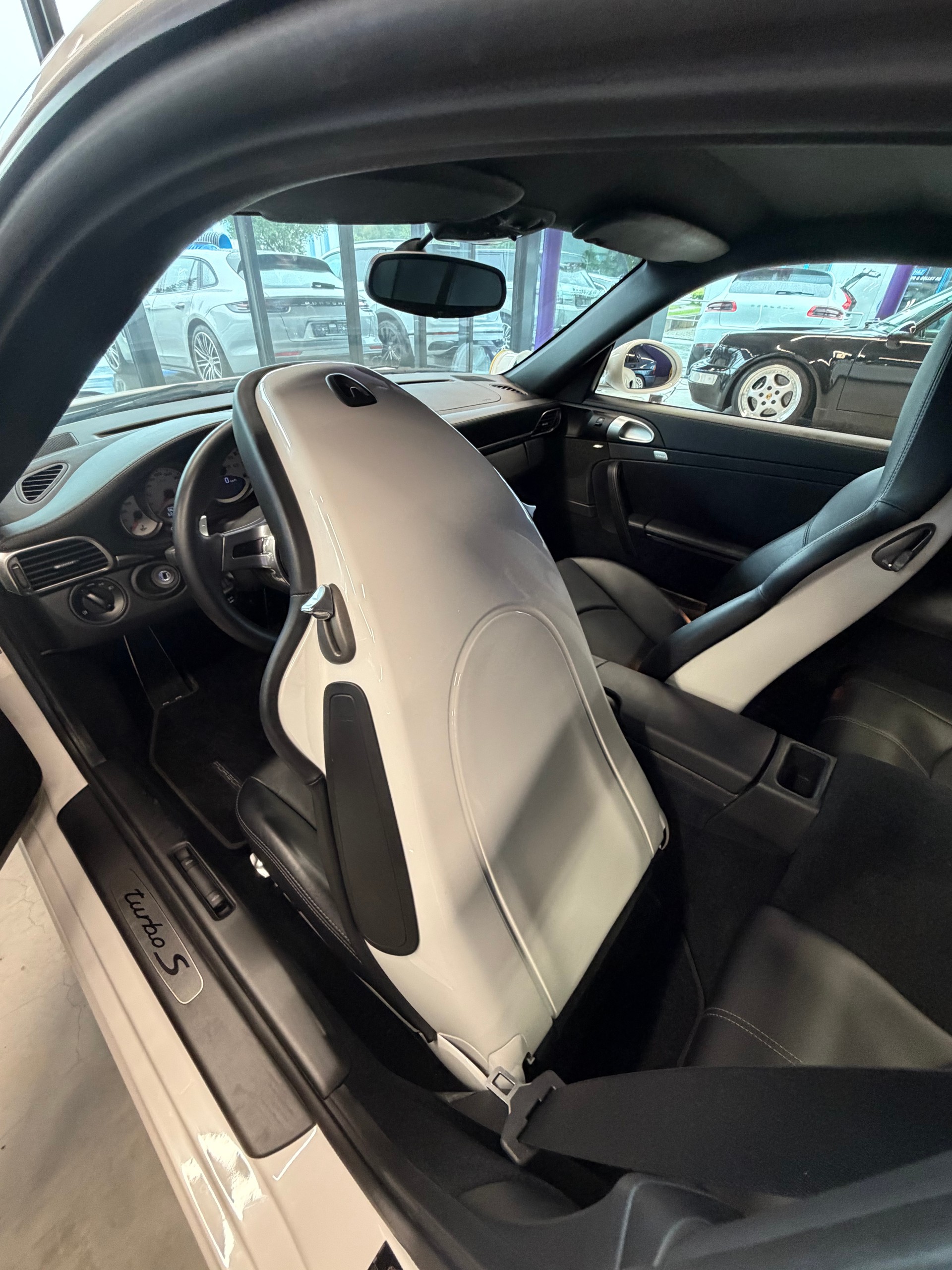 PORSCHE 911 Turbo S PDK-image-13