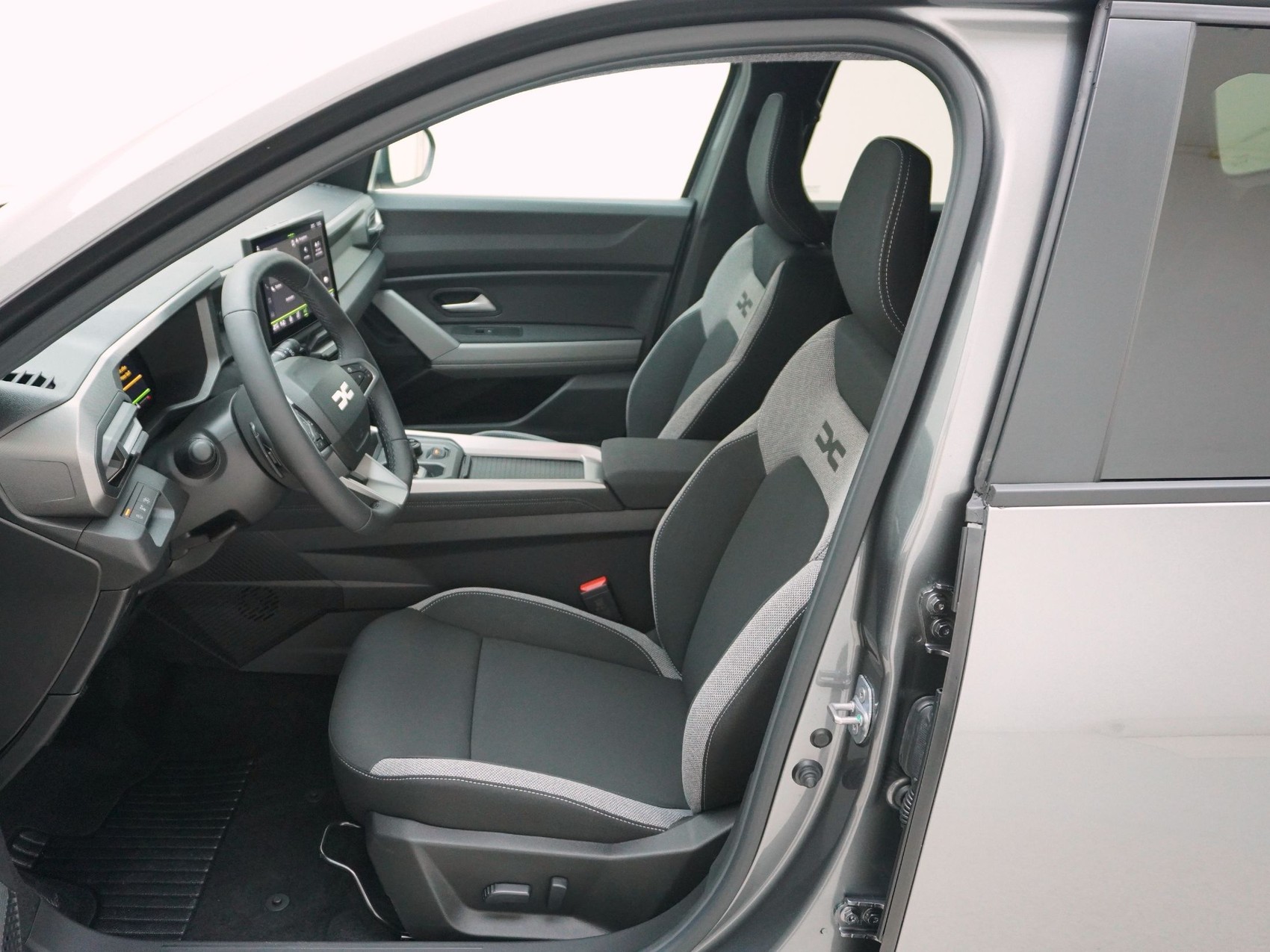 DACIA Bigster 1.2 Hybrid-G Journey 4x4-image-12