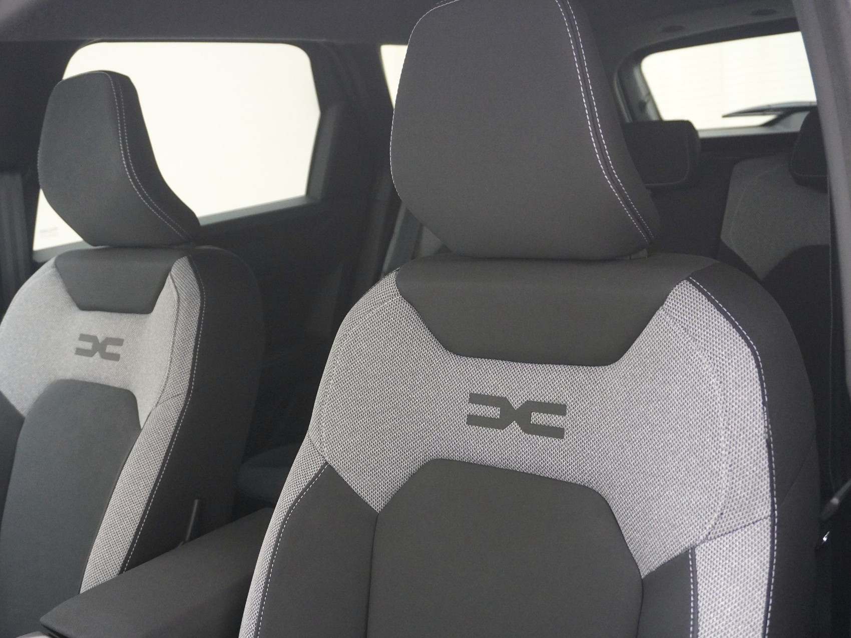 DACIA Bigster 1.2 Hybrid-G Journey 4x4-image-14