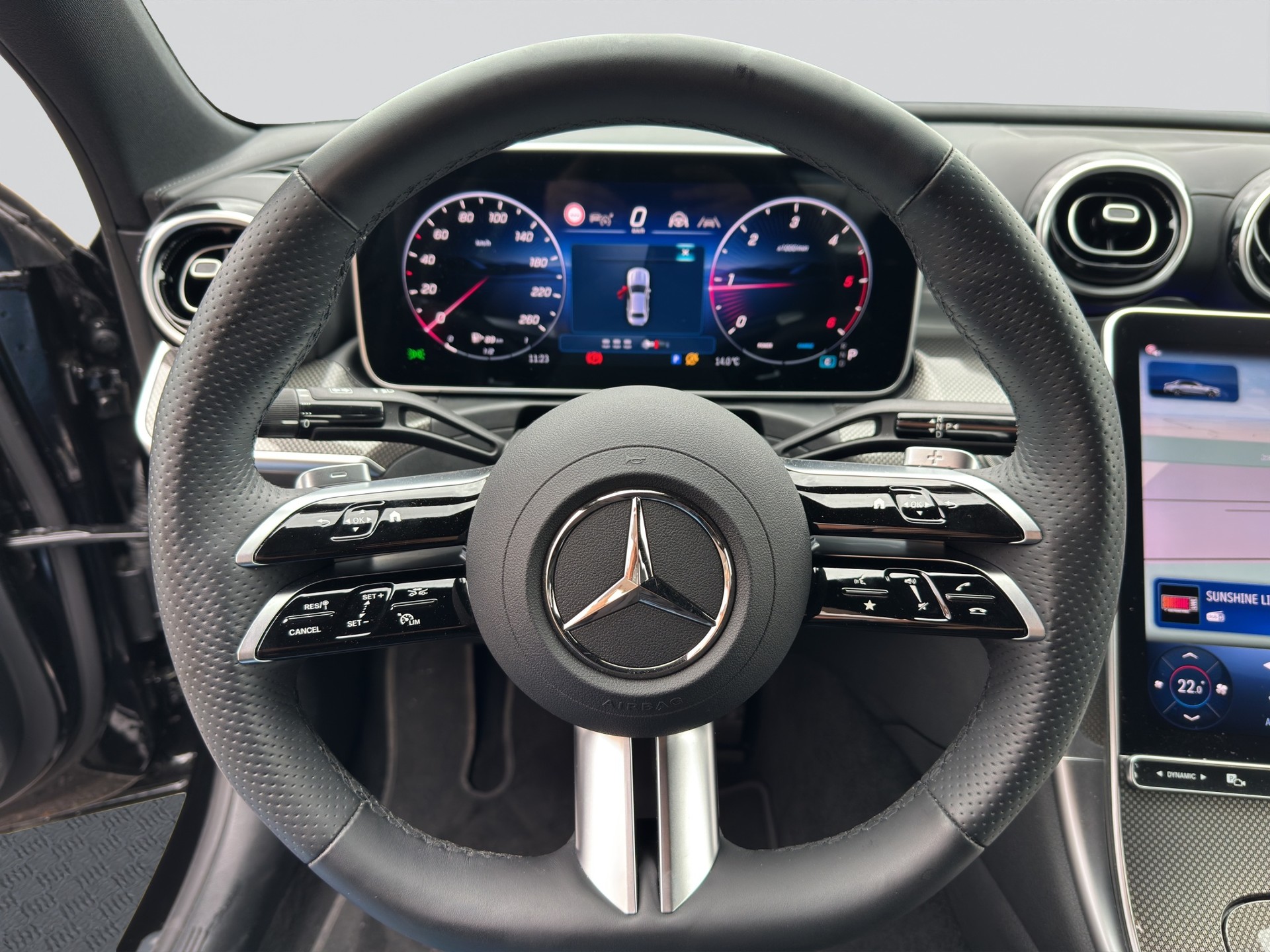 MERCEDES-BENZ C 220 d AMG Line-image-9