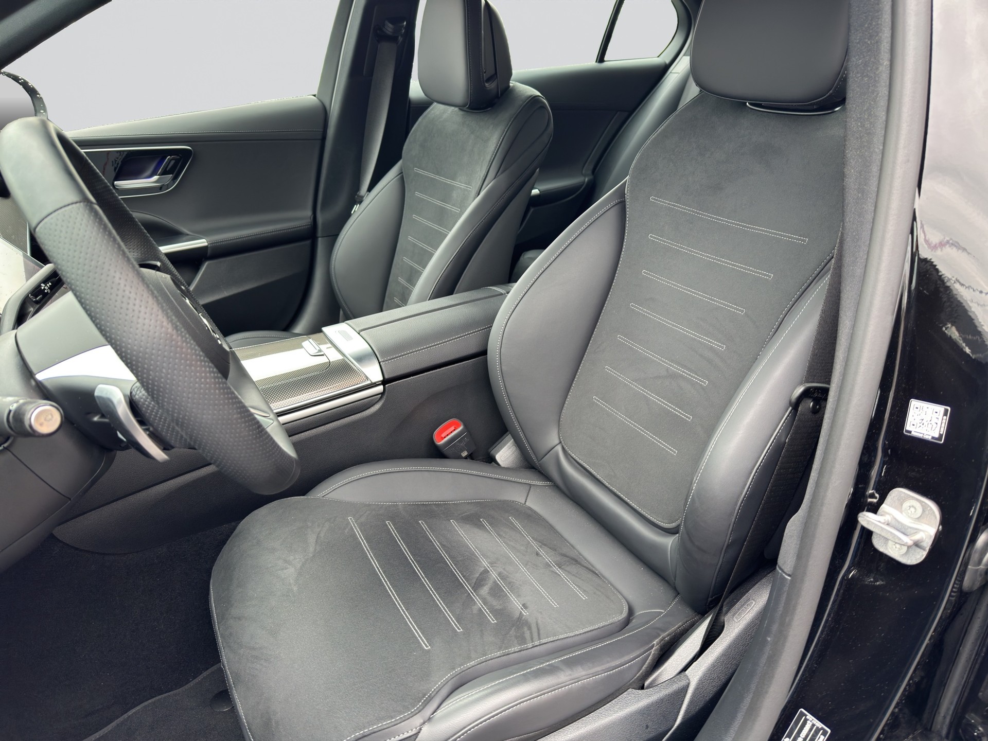 MERCEDES-BENZ C 220 d AMG Line-image-4