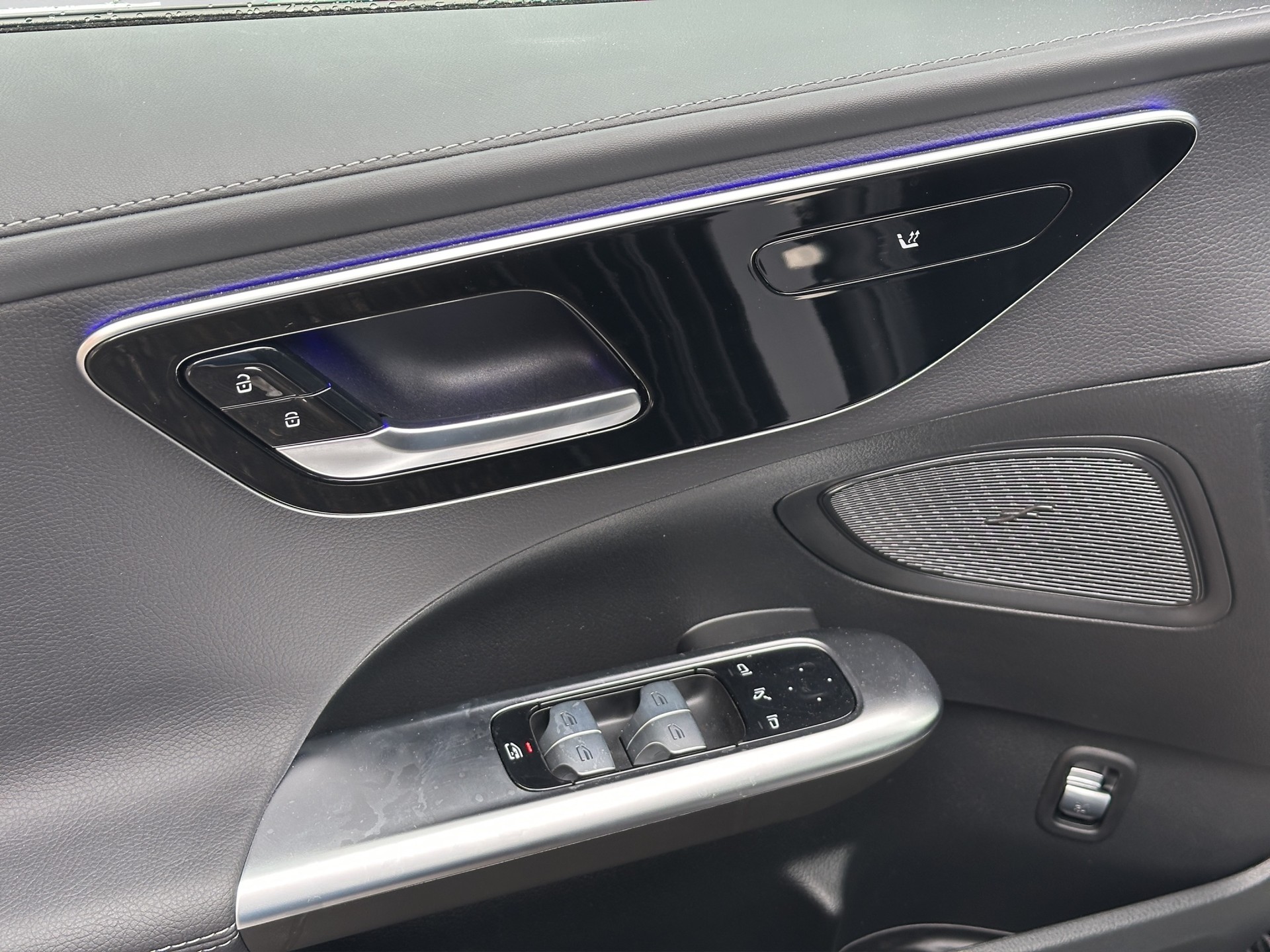 MERCEDES-BENZ C 220 d AMG Line-image-7