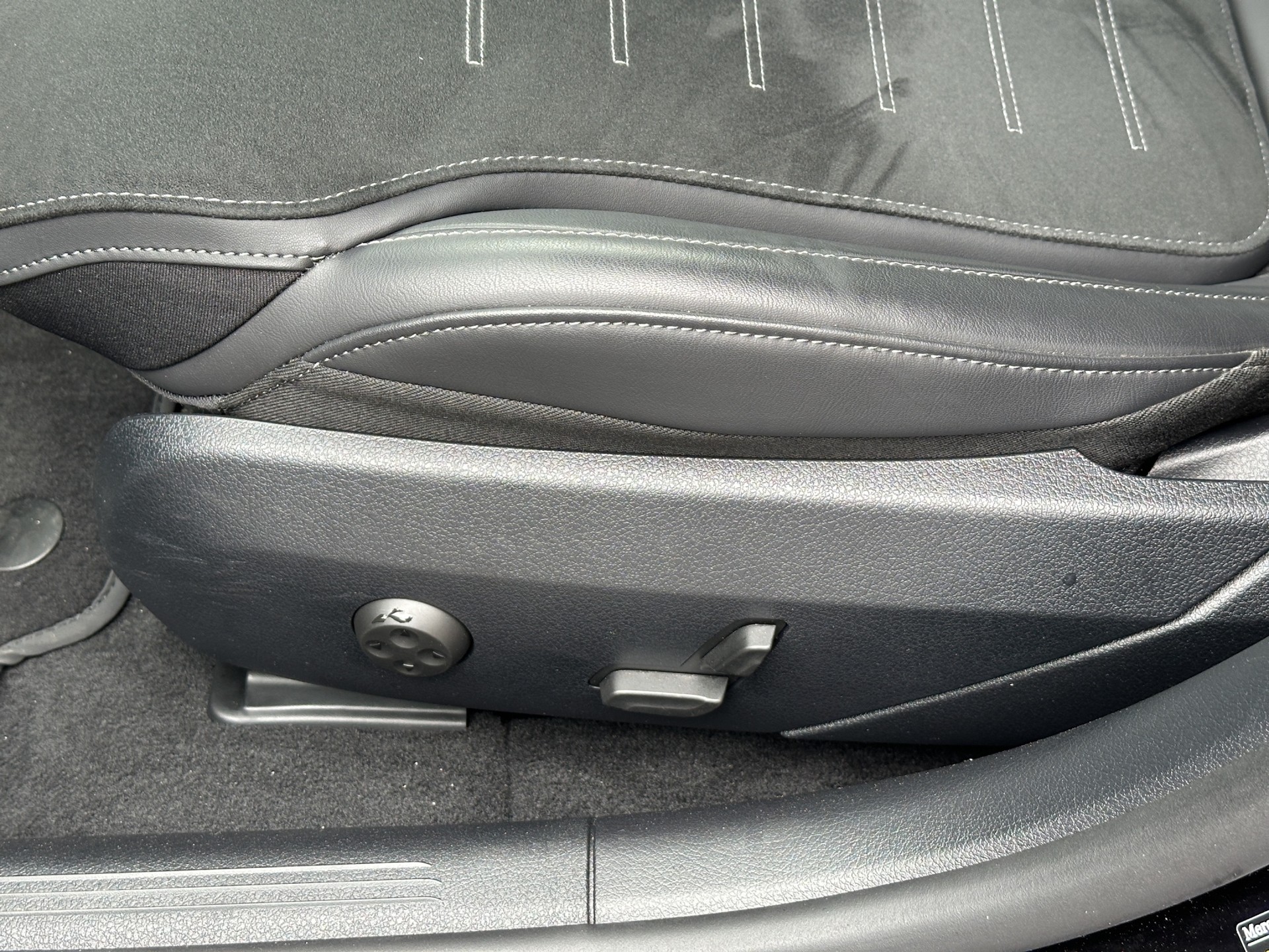 MERCEDES-BENZ C 220 d AMG Line-image-8