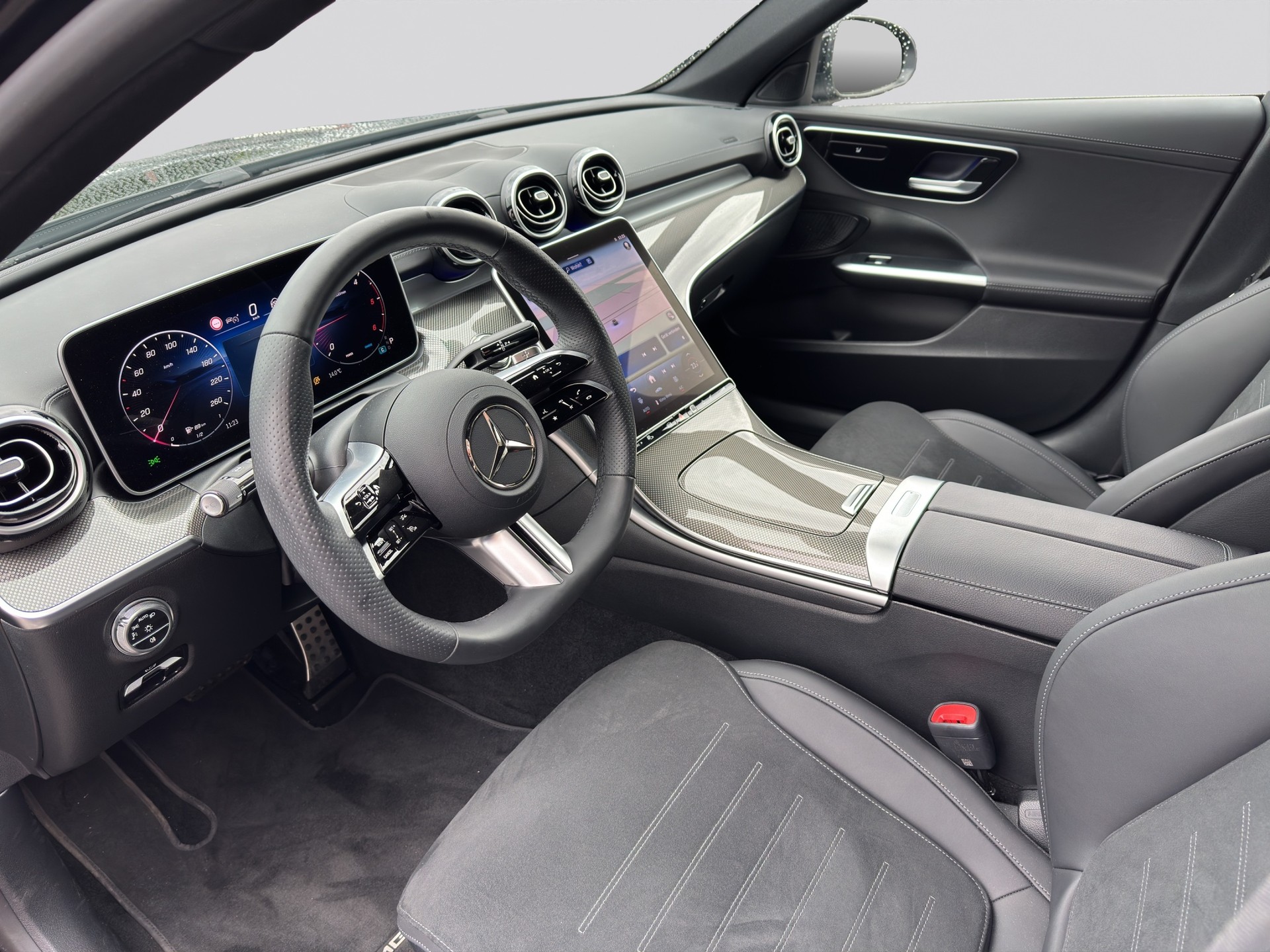 MERCEDES-BENZ C 220 d AMG Line-image-5