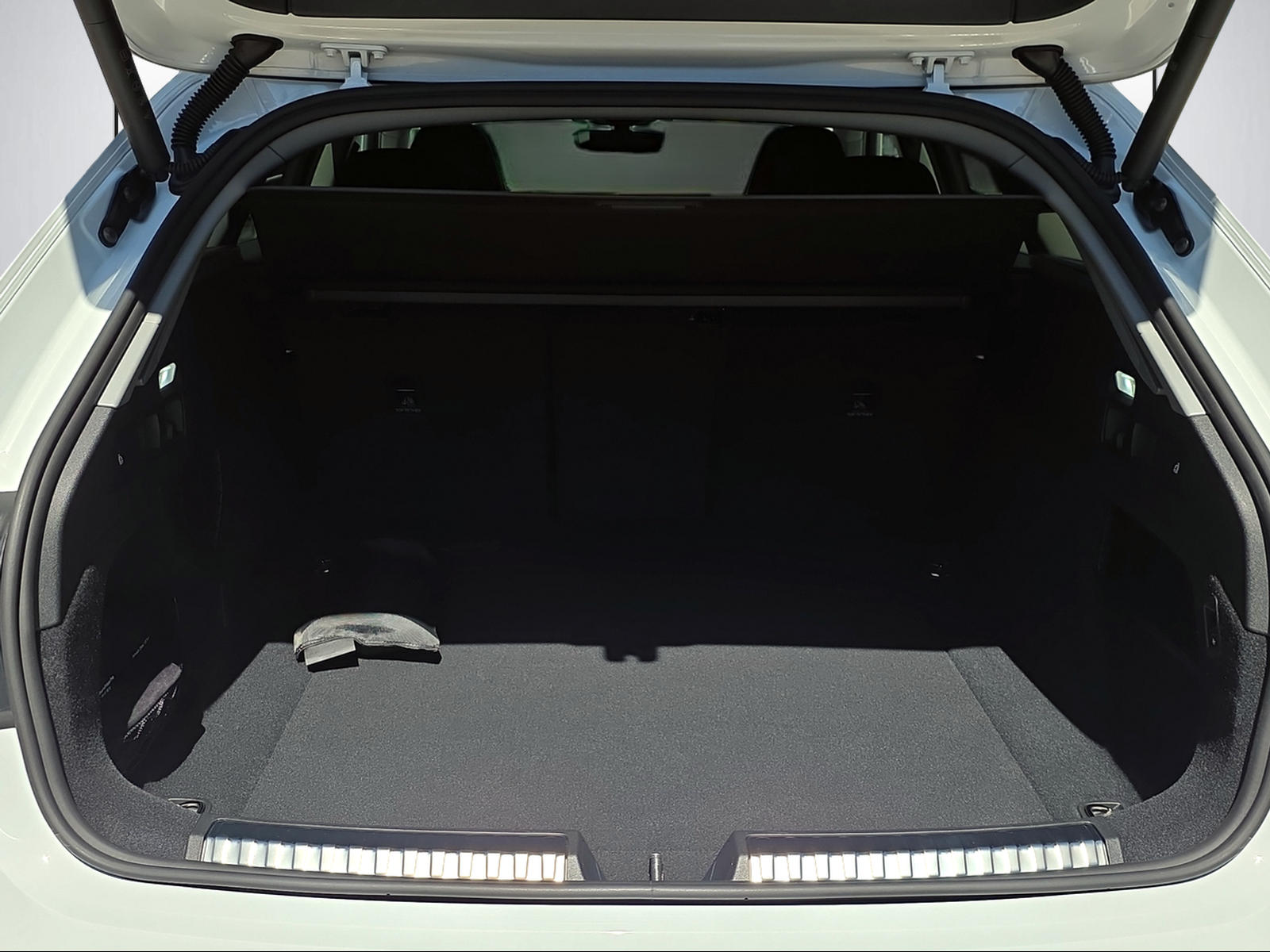 AUDI A5 Avant TDI quattro 150 kW Attraction S tronic-image-11