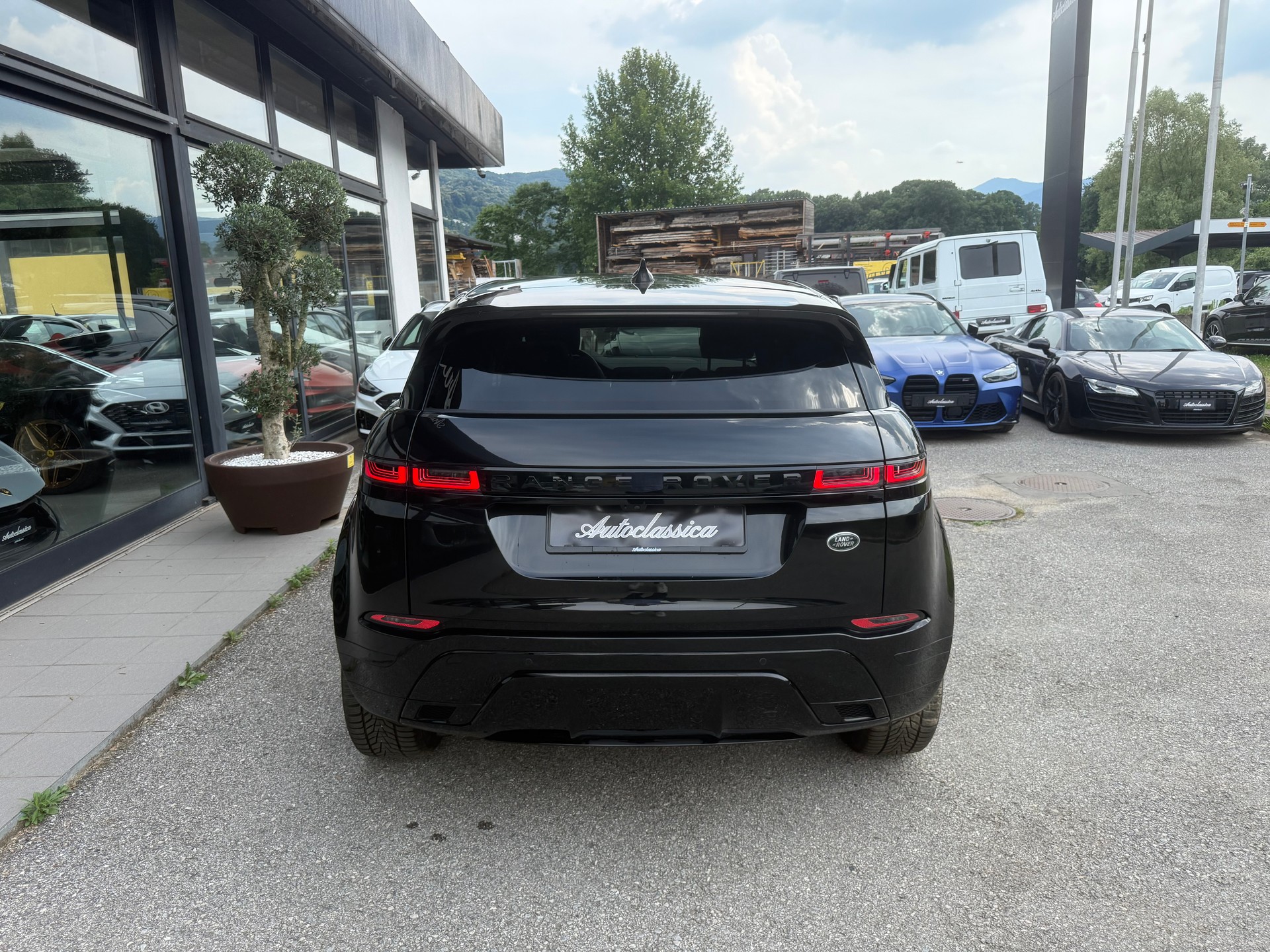 LAND ROVER Range Rover Evoque R-Dynamic D 180 AT9-image-2