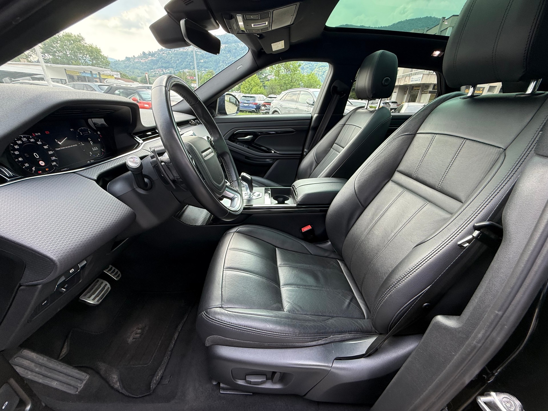 LAND ROVER Range Rover Evoque R-Dynamic D 180 AT9-image-8