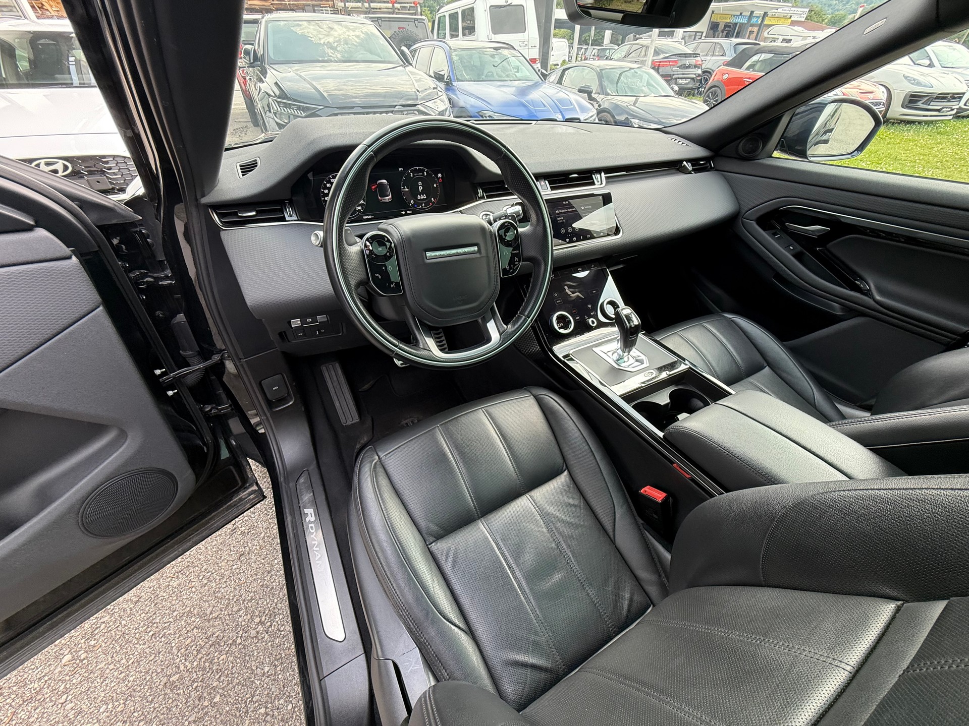 LAND ROVER Range Rover Evoque R-Dynamic D 180 AT9-image-9