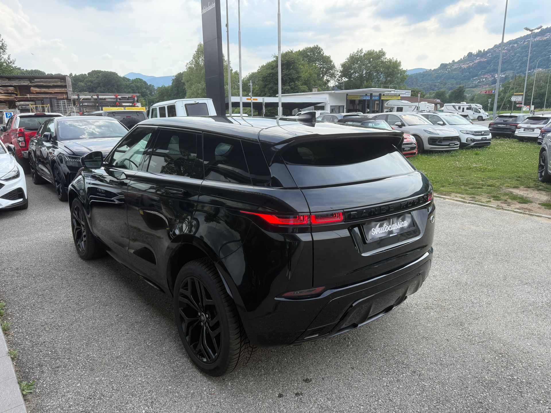 LAND ROVER Range Rover Evoque R-Dynamic D 180 AT9-image-6