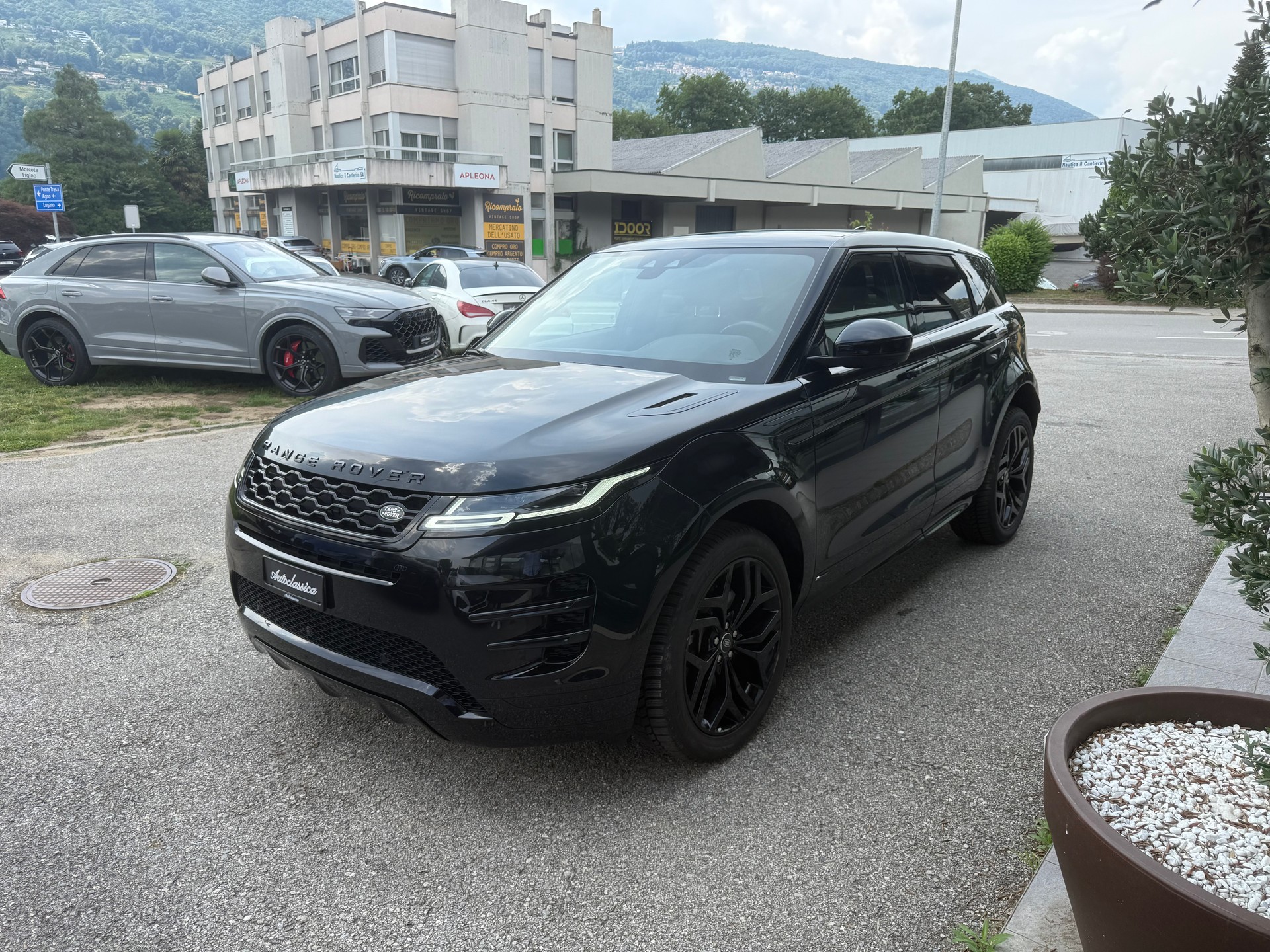 LAND ROVER Range Rover Evoque R-Dynamic D 180 AT9-image-5