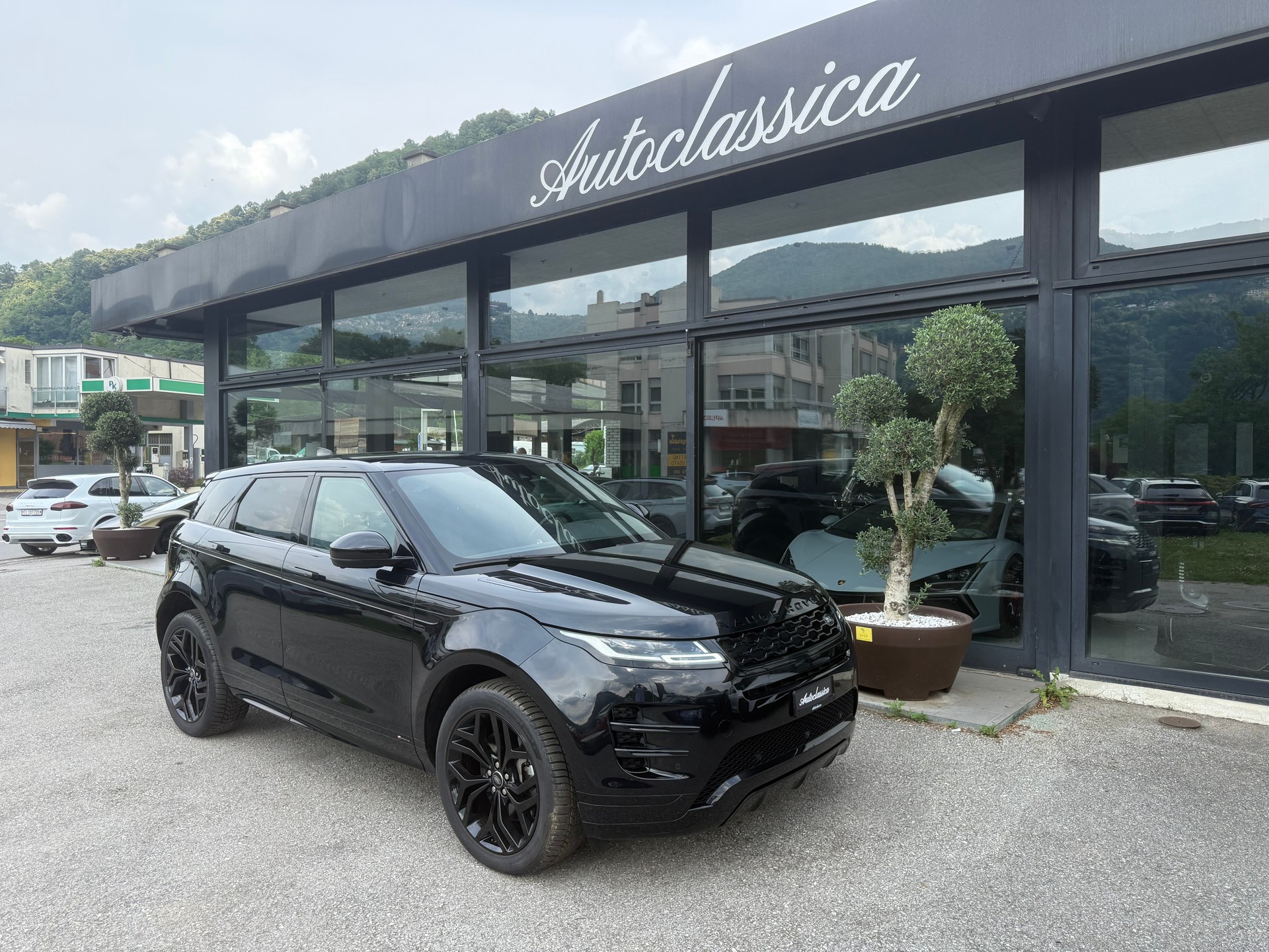 LAND ROVER Range Rover Evoque R-Dynamic D 180 AT9-image-4