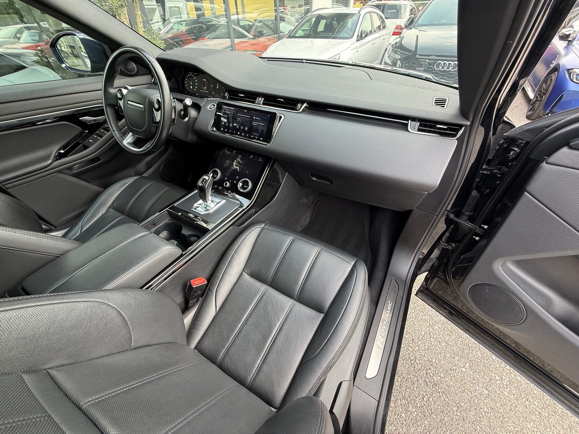 LAND ROVER Range Rover Evoque R-Dynamic D 180 AT9-image-11