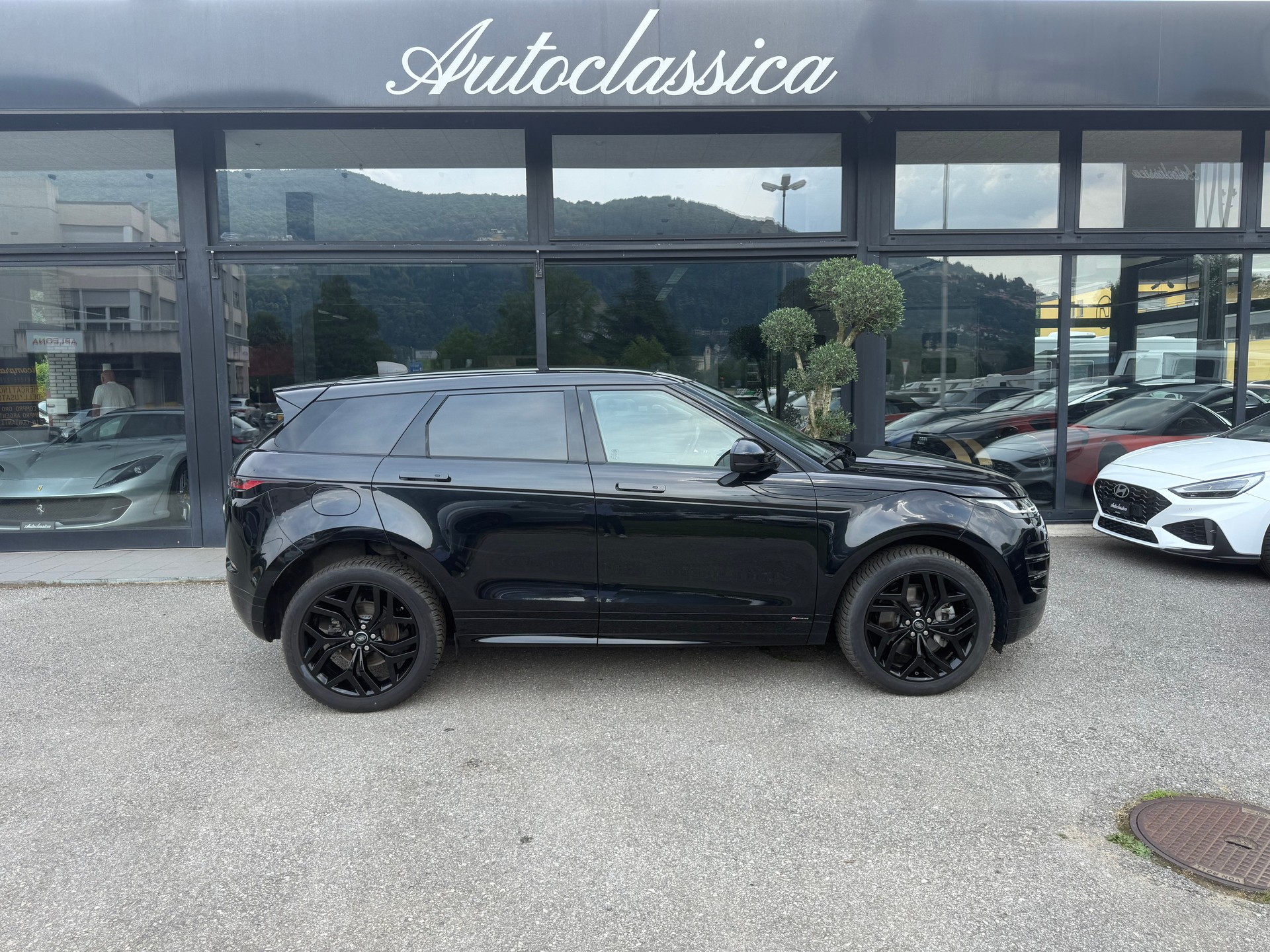 LAND ROVER Range Rover Evoque R-Dynamic D 180 AT9-image-3