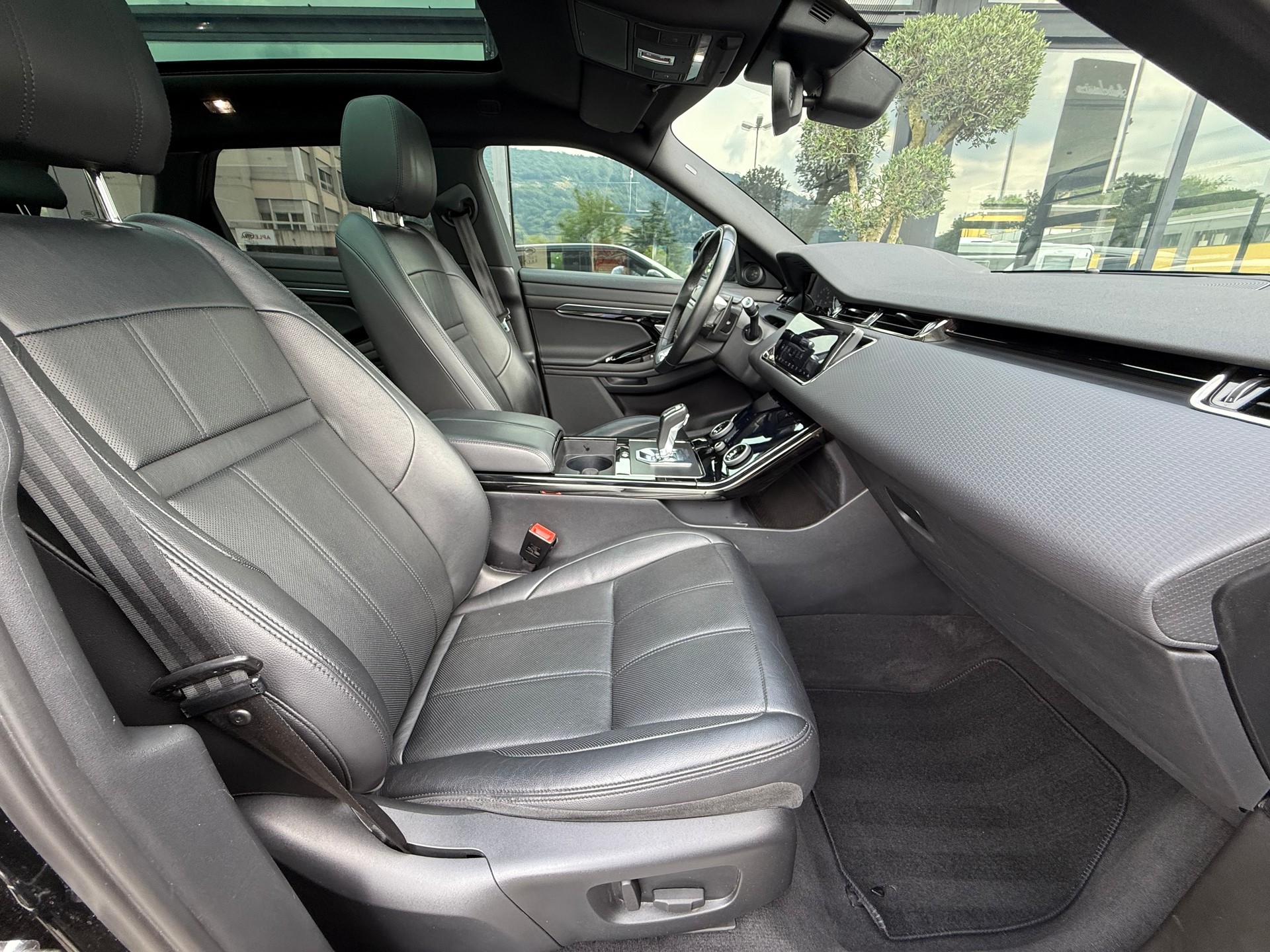 LAND ROVER Range Rover Evoque R-Dynamic D 180 AT9-image-10